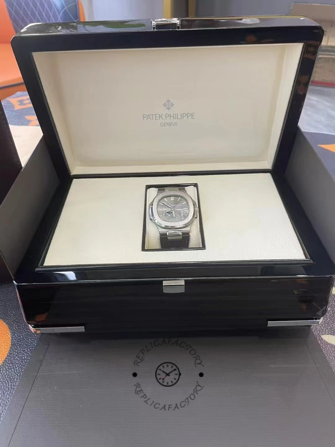 Replica Patek Philippe Nautilus 5712G 001 40mm Mens Watch