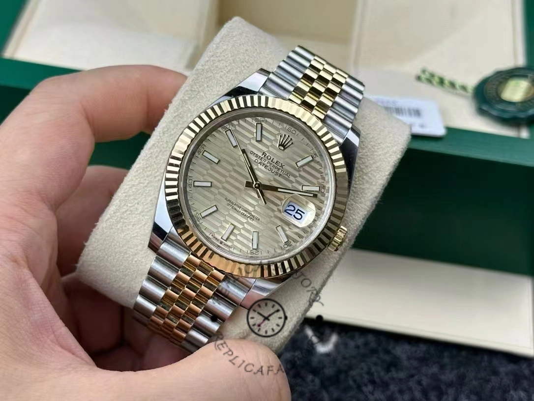 Rolex Datejust 41 126333 Golden Fluted Motif Champagne Dial