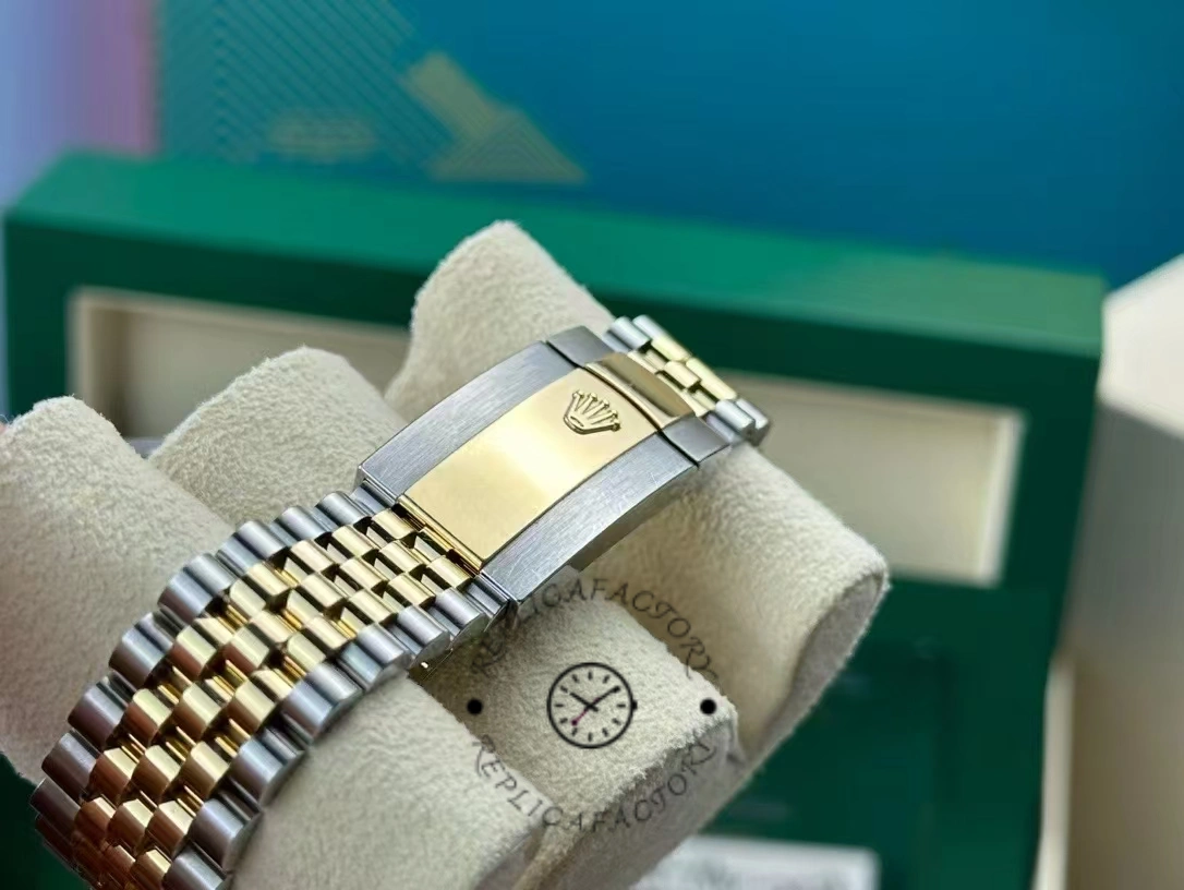 Rolex Datejust 41 126333 Golden Fluted Motif Champagne Dial