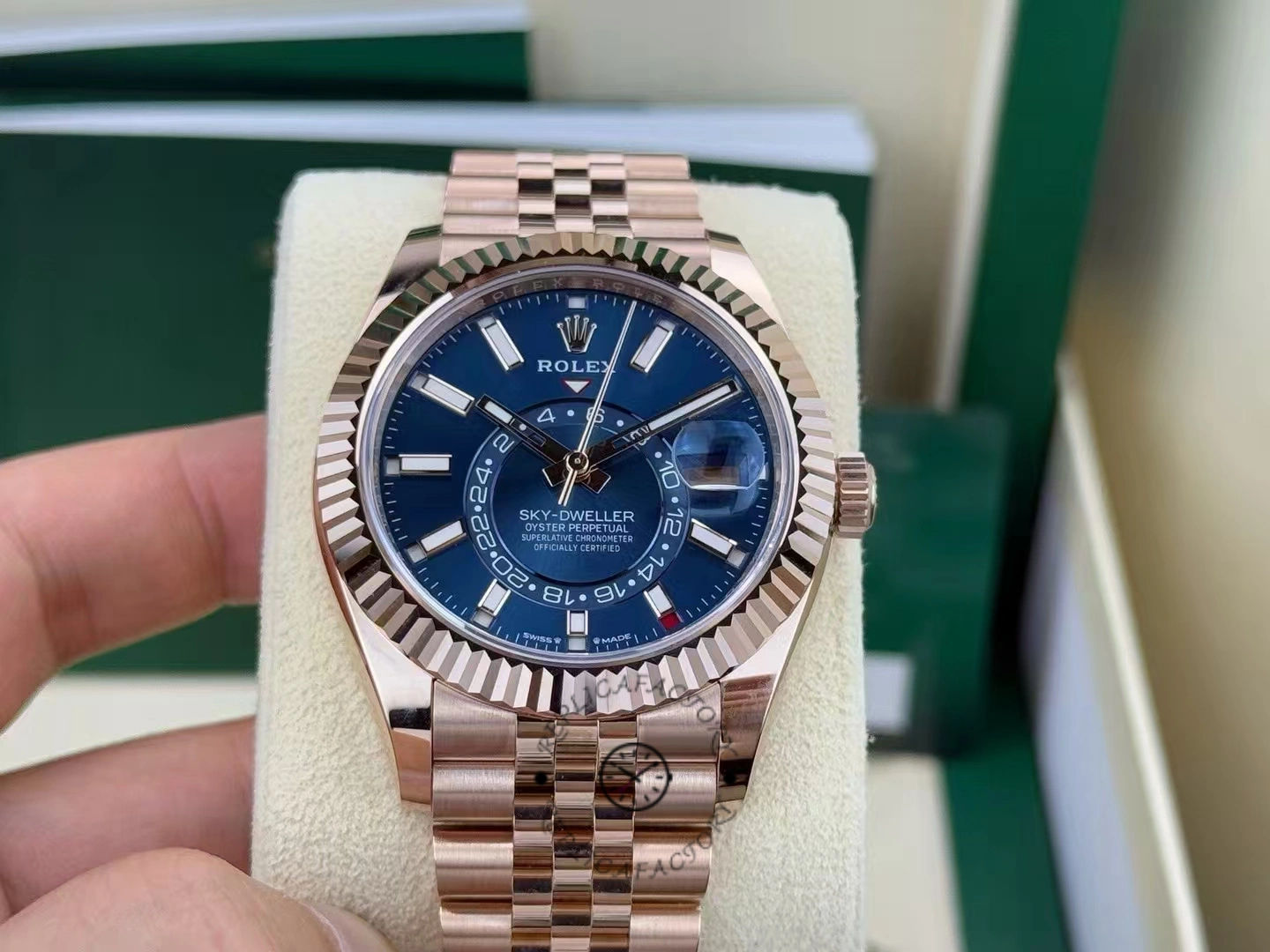 Rolex Sky Dweller 42 Everose Gold Blue Green Dial m336935 0005 Men's Watch