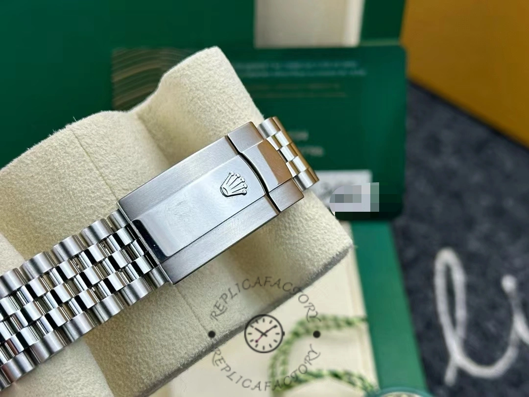 Rolex Datejust 41mm 126334 replica watch - Effect picture of wearing on hand