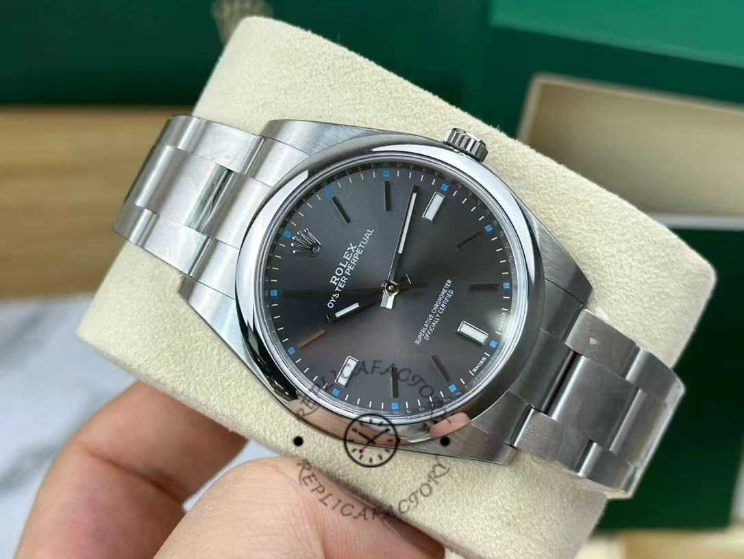 Rolex Oyster Perpetual 114300 0001 39MM
