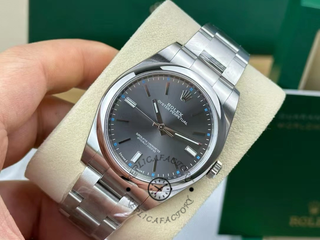 Rolex Oyster Perpetual 114300 0001 39MM
