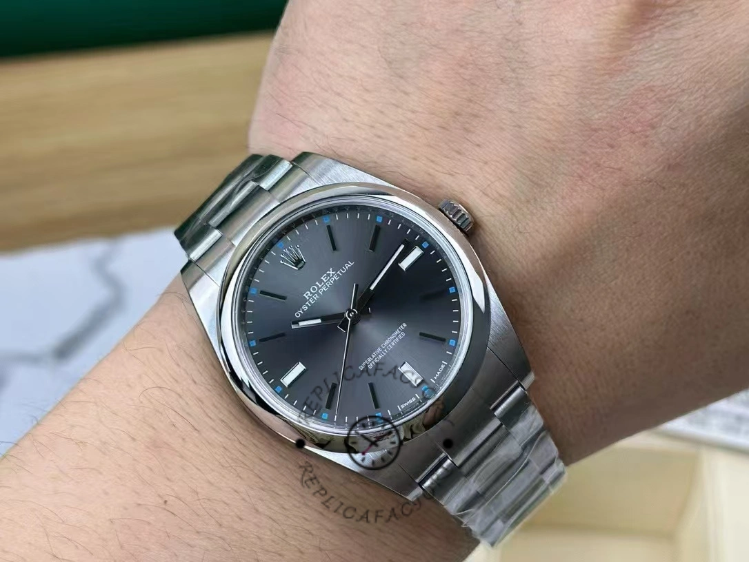 Rolex Oyster Perpetual 114300 0001 39MM