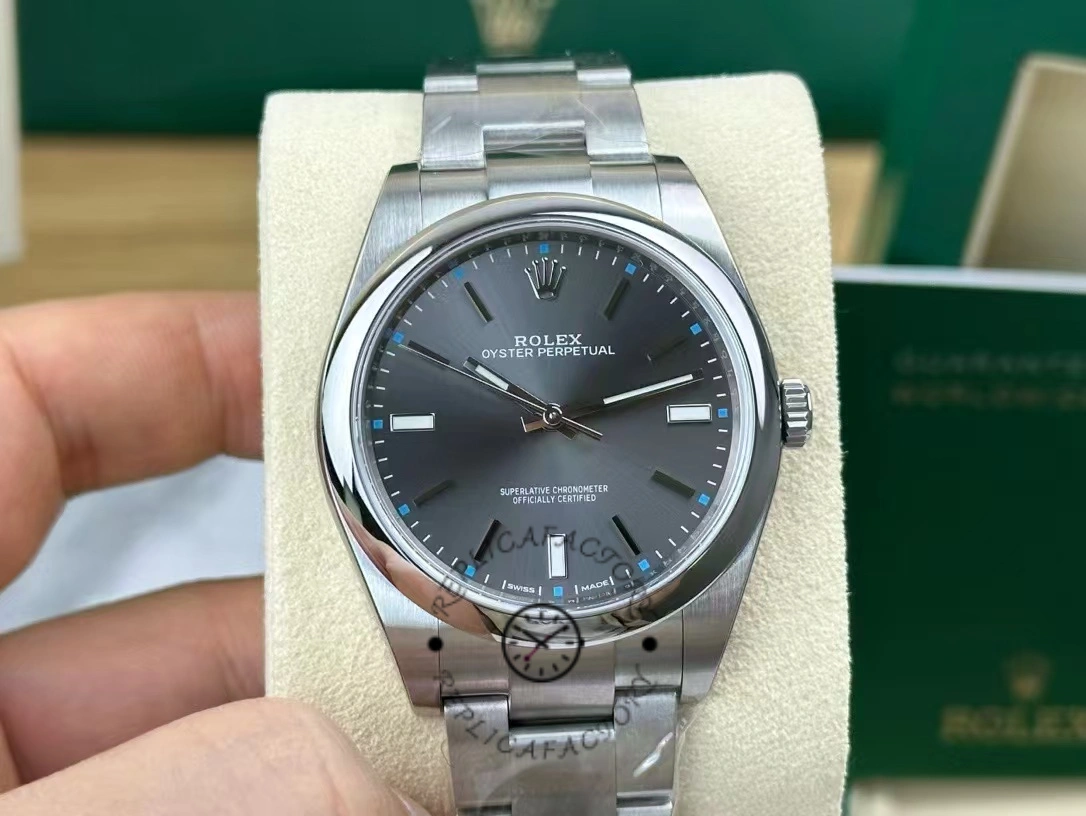 Rolex Oyster Perpetual 114300 0001 39MM