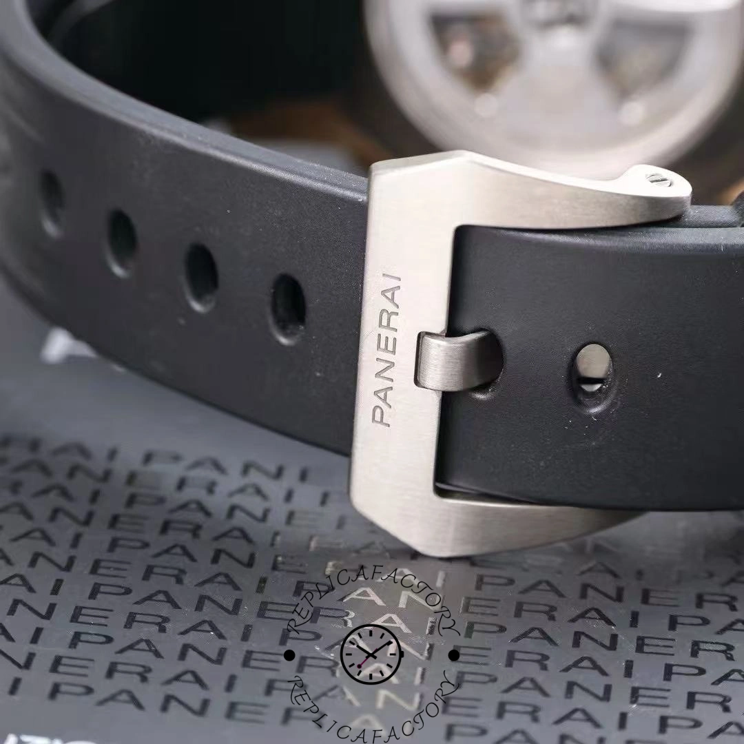 Replica Panerai Luminor PAM00382 Clasp Details