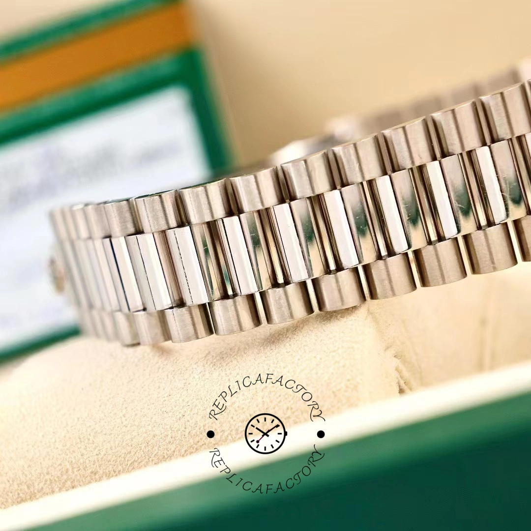 Rolex Day-Date 228239 Green Roman Dial Fluted Bezel 40mm Mens Replica Watch