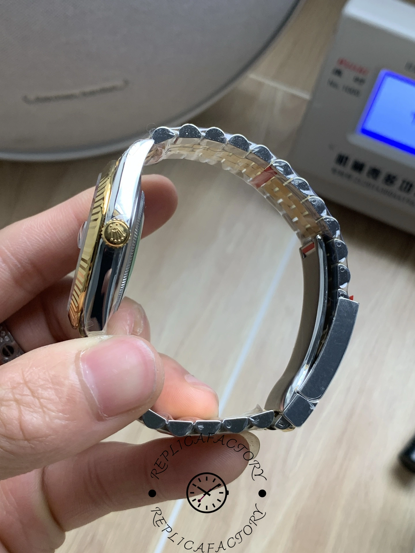 Rolex Datejust 41 126333 Golden Fluted Motif Champagne Dial