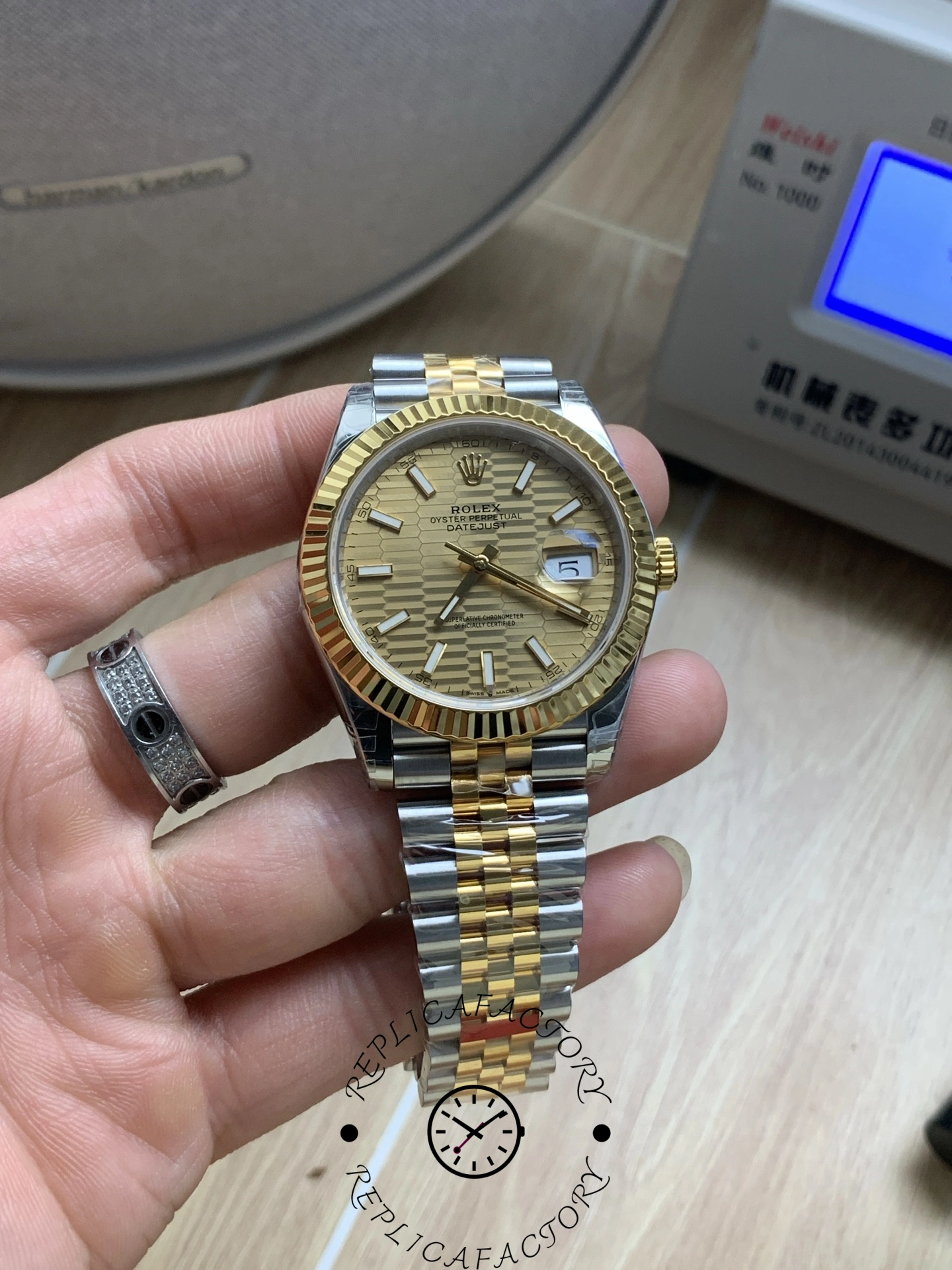 Rolex Datejust 41 126333 Golden Fluted Motif Champagne Dial