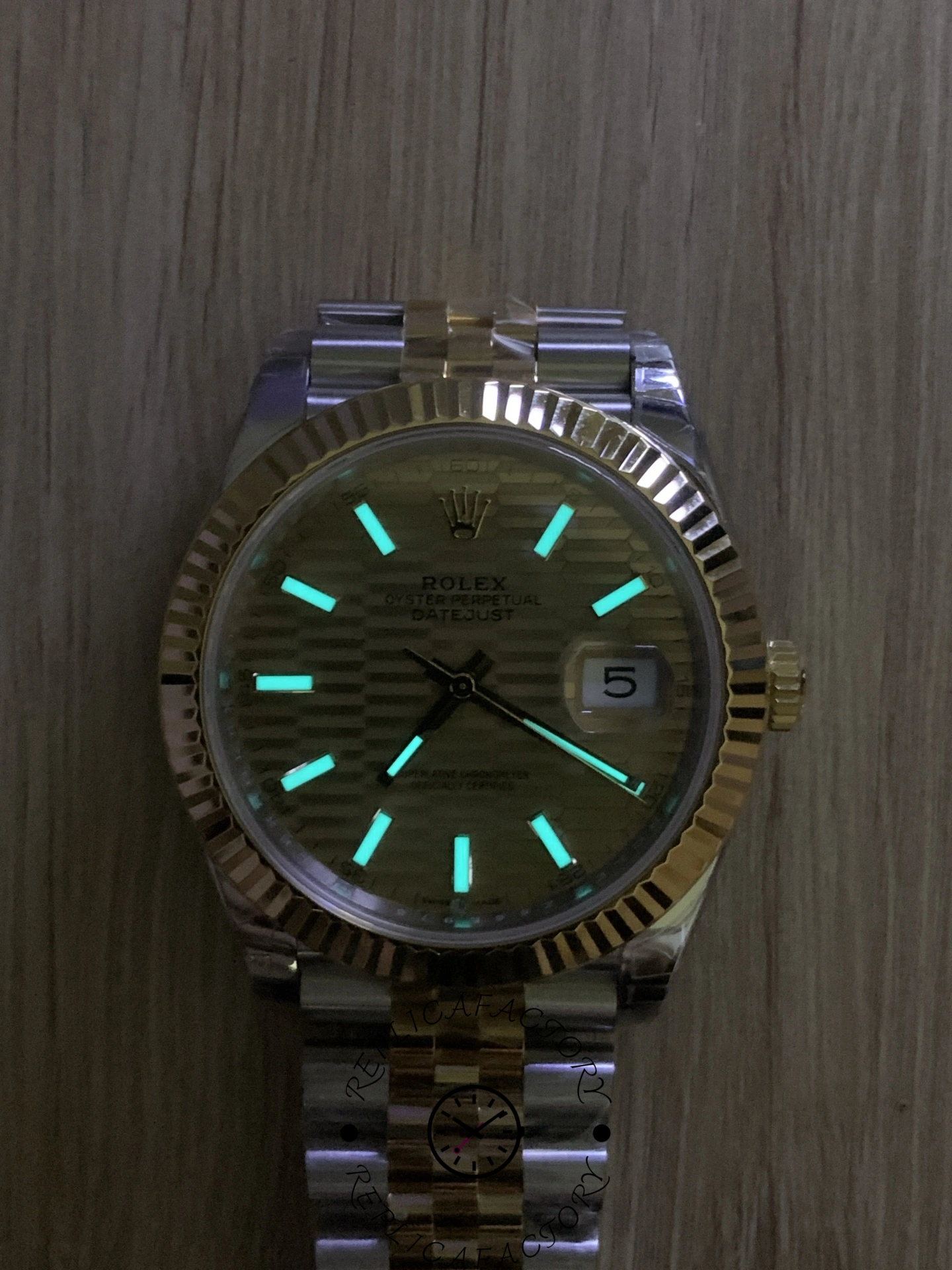 Rolex Datejust 41 126333 Golden Fluted Motif Champagne Dial