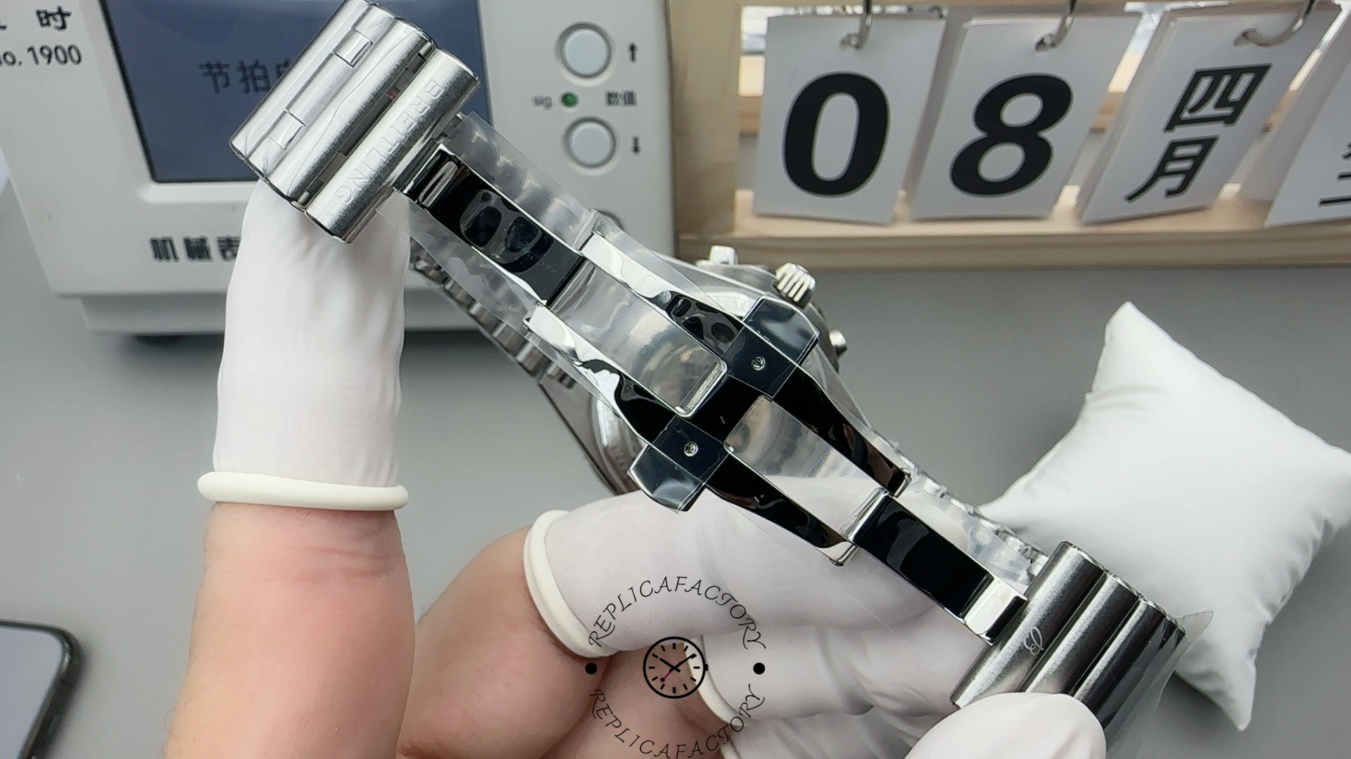 Close-up photo of the clasp