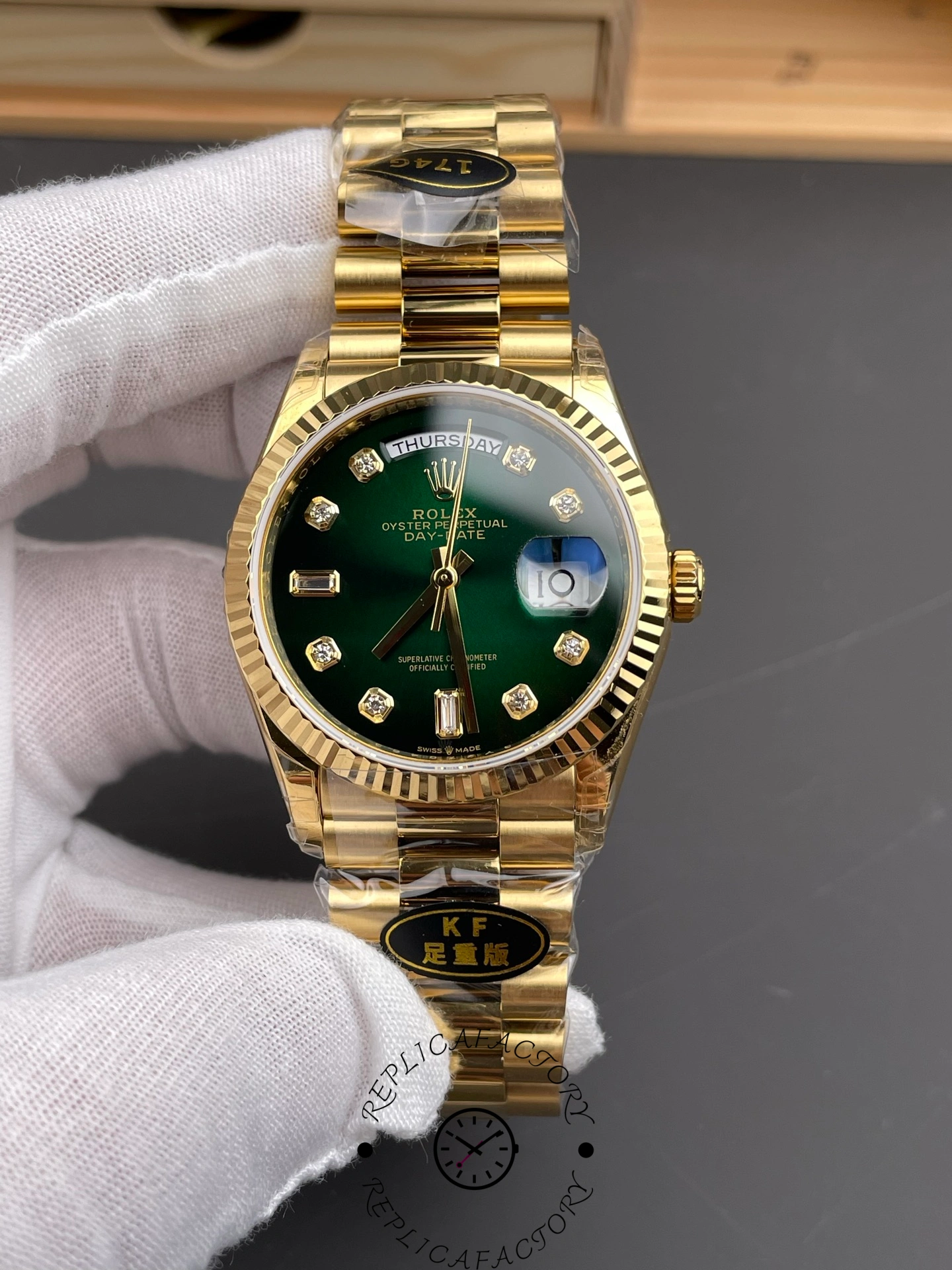 Rolex Day-Date 128238 Fluted Bezel Green Diamond Dial 36MM Unisex Replica Watch