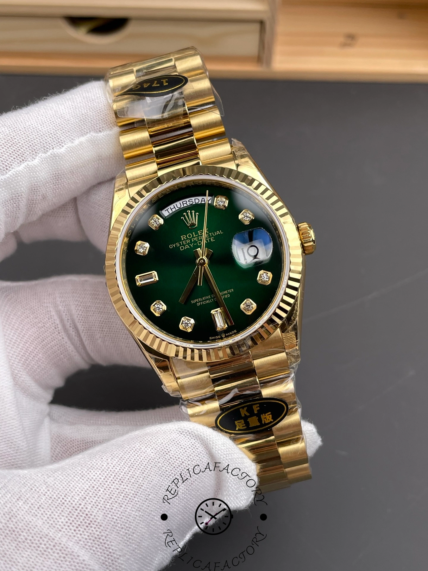 Rolex Day-Date 128238 Fluted Bezel Green Diamond Dial 36MM Unisex Replica Watch