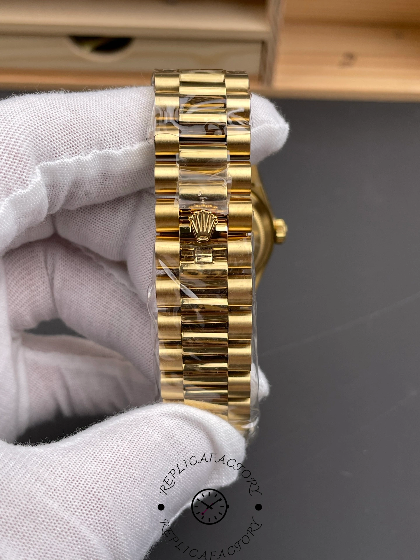 Rolex Day-Date 128238 Fluted Bezel Green Diamond Dial 36MM Unisex Replica Watch