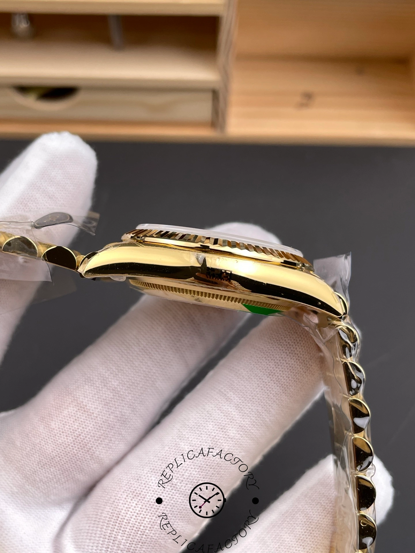 Rolex Day-Date 128238 Fluted Bezel Green Diamond Dial 36MM Unisex Replica Watch