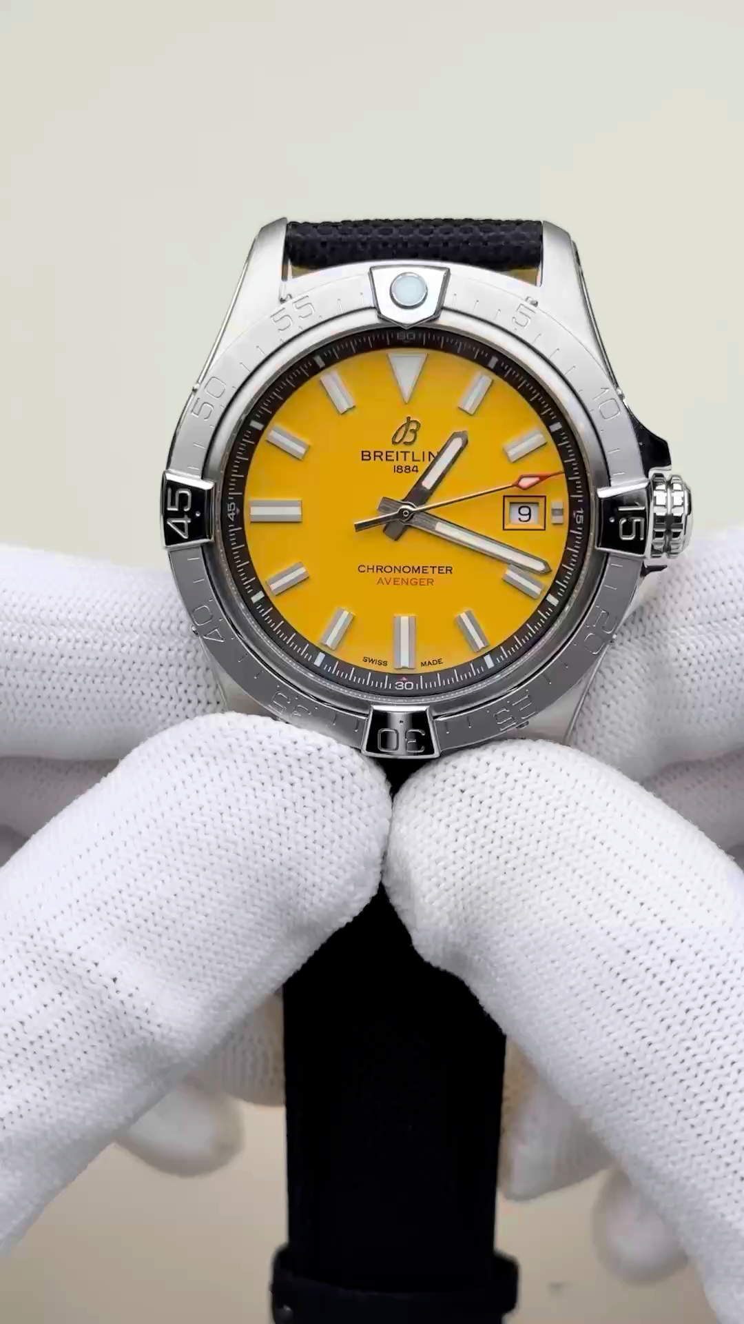 Breitling Avenger Automatic 45mm A17319101I1X1 Replica