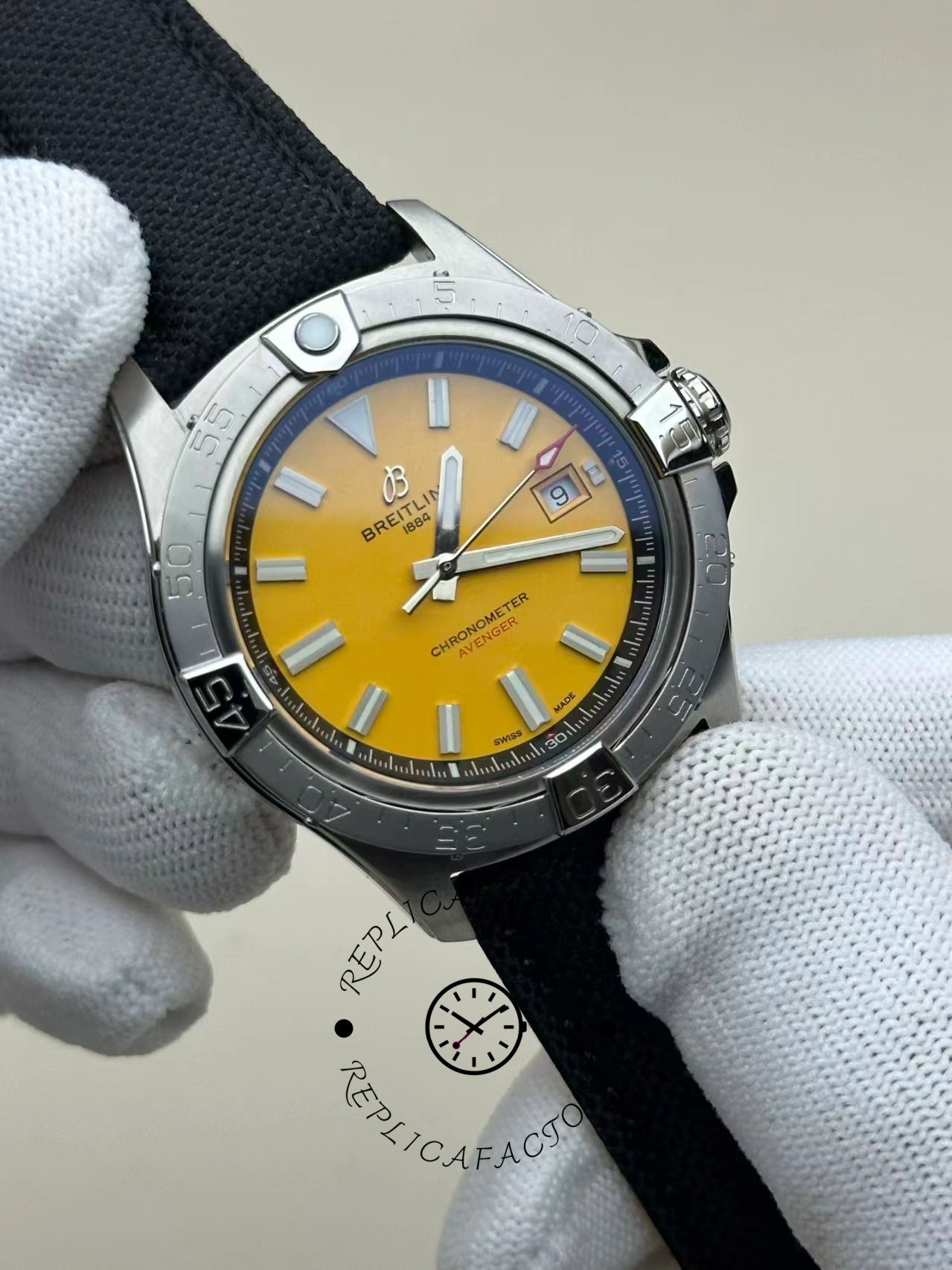 Breitling Avenger Automatic 45mm A17319101I1X1 Replica