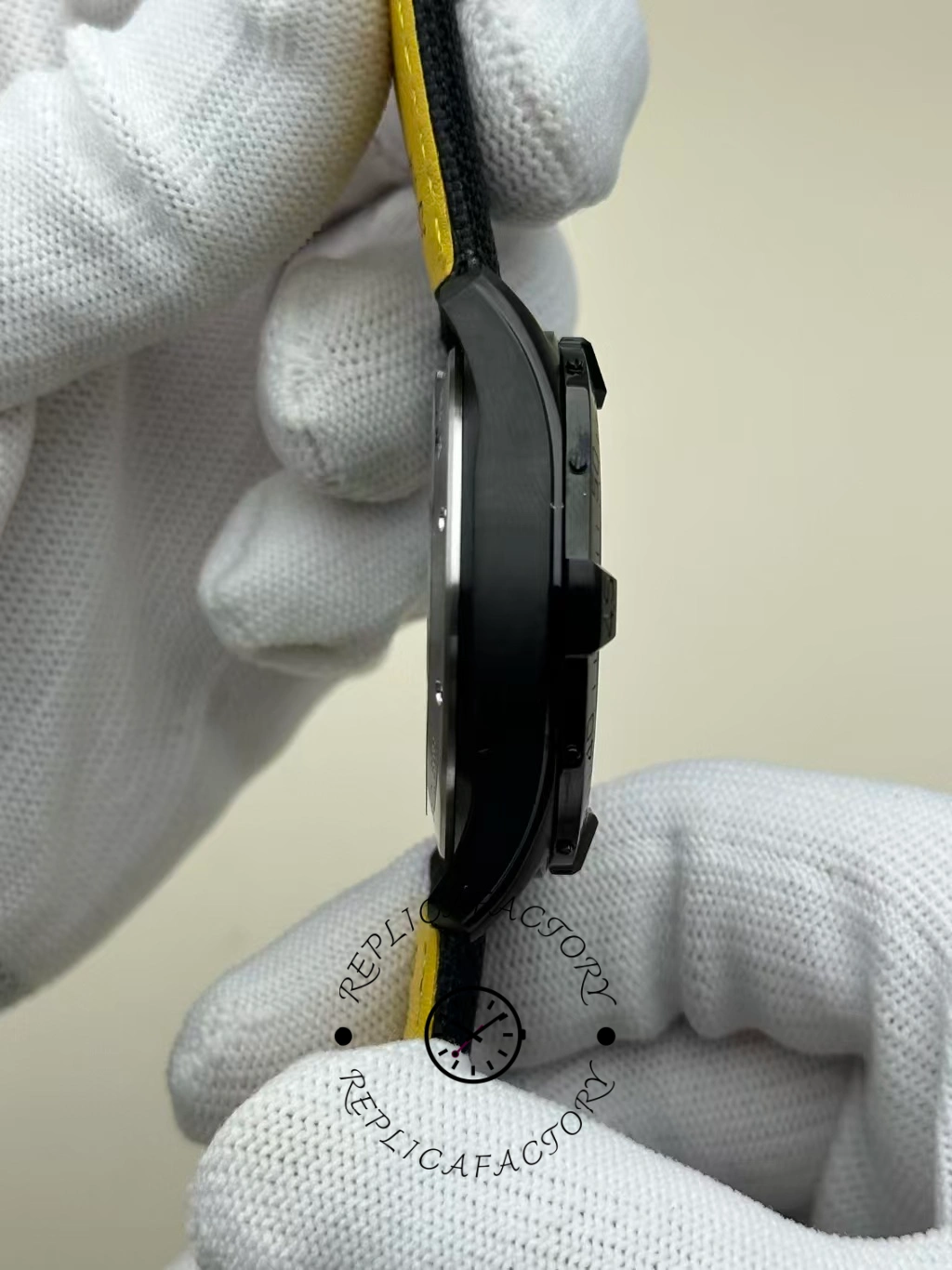 Breitling Avenger Automatic 42mm S17328101B1X1 Replica