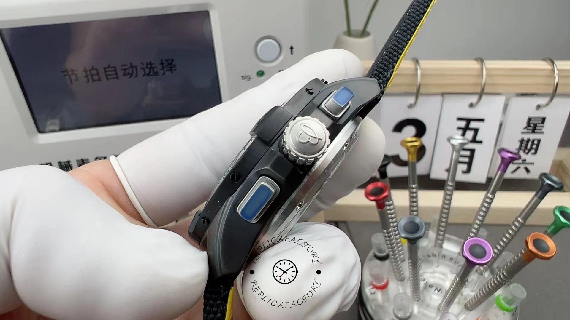 Breitling Avenger B01 Chronograph 44mm SB01472A1B1X1 Replica