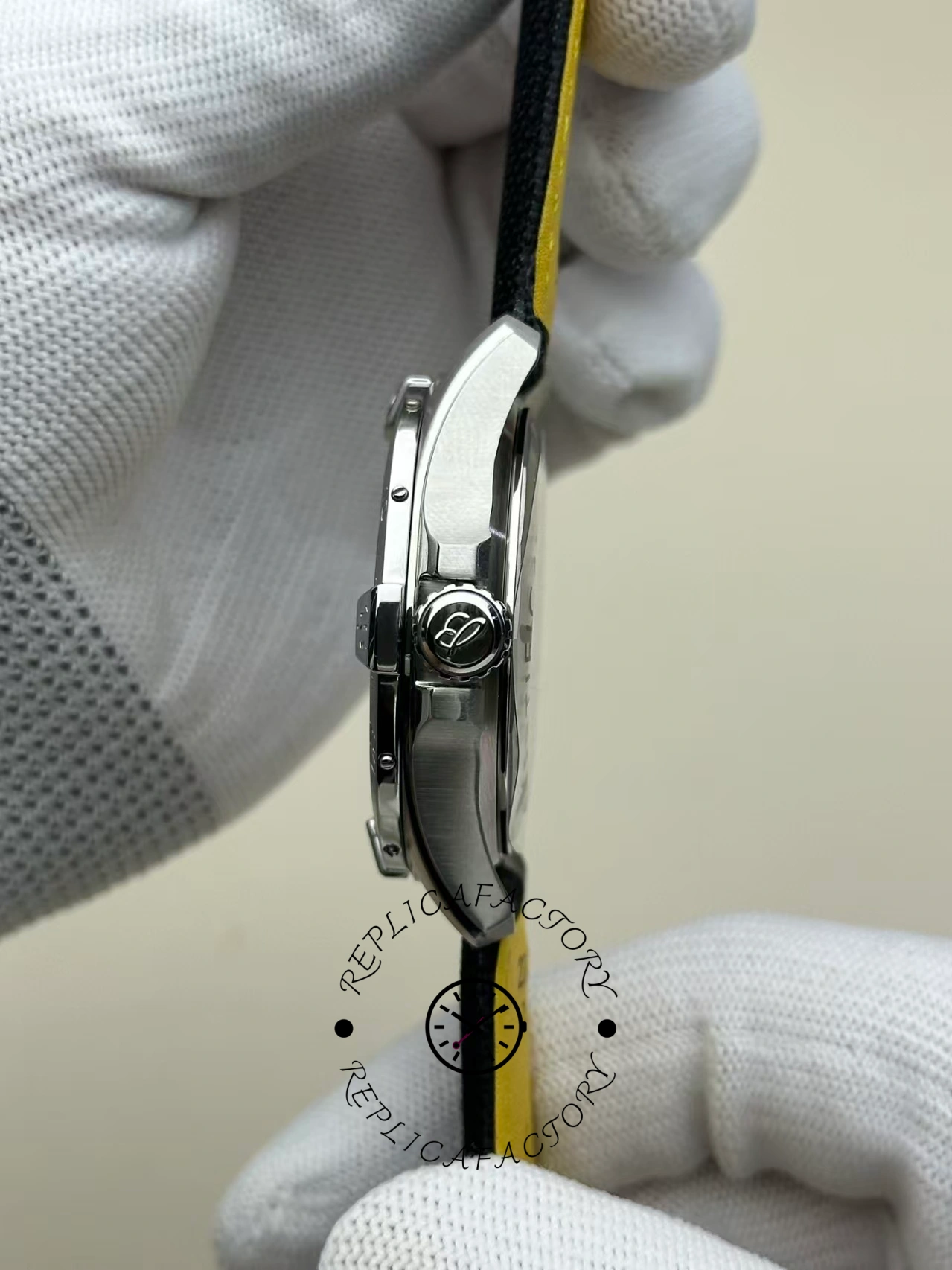 Breitling Avenger Automatic 45mm A17319101I1X1 Replica