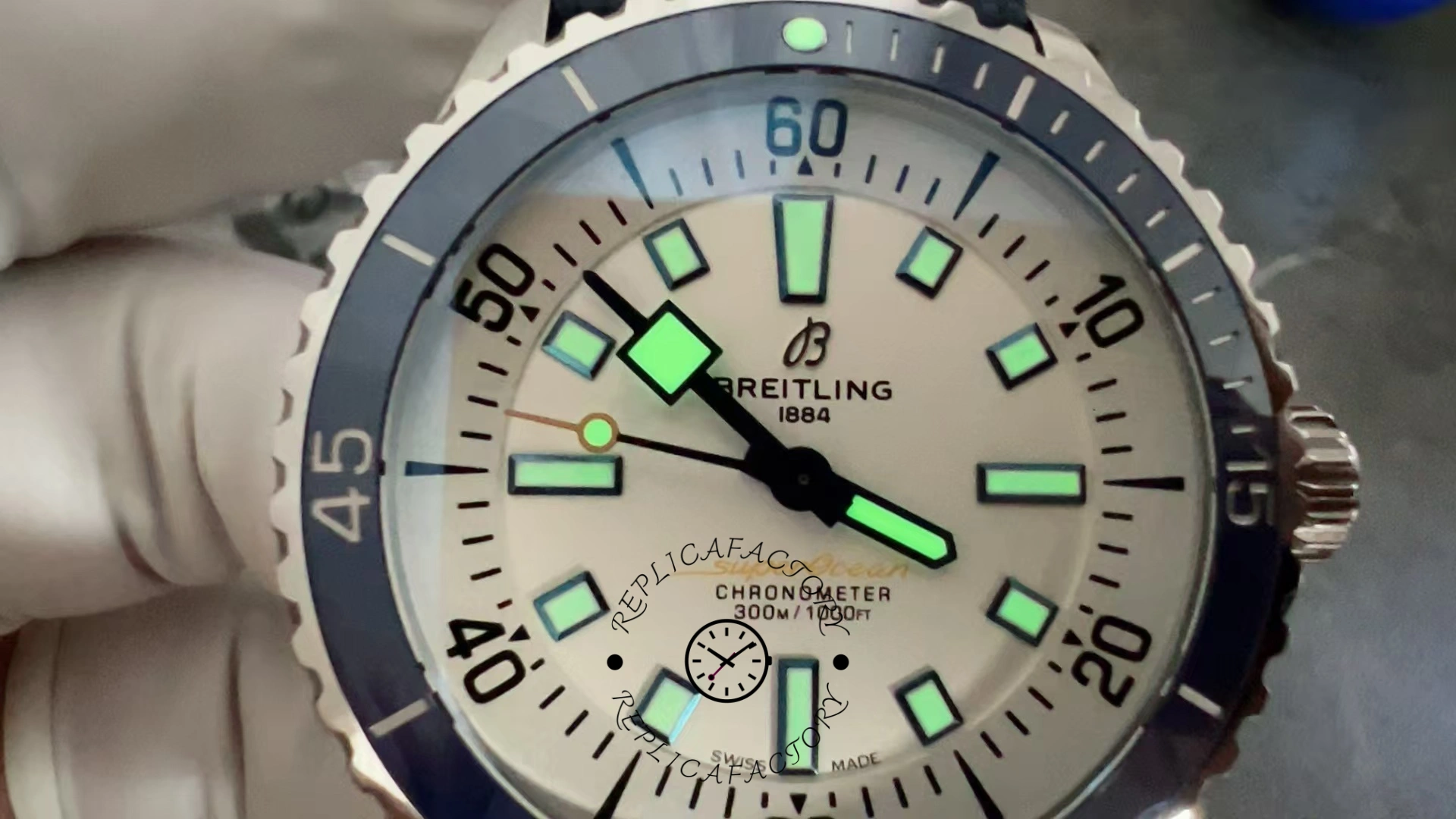 Breitling Superocean Automatic 42mm A17375E71G1S1 Replica