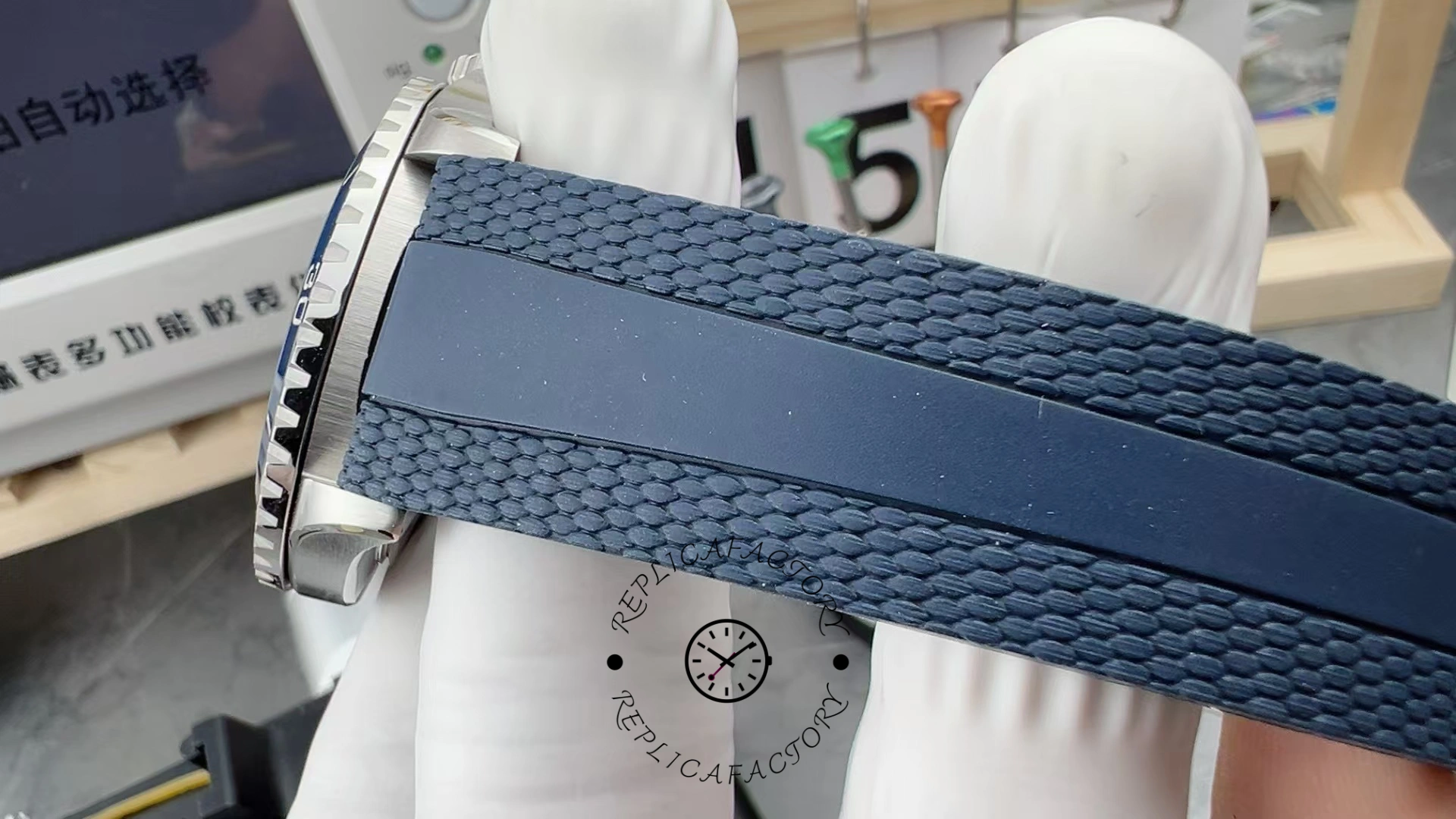 Breitling Superocean Automatic 42mm A17375E71G1S1 Replica