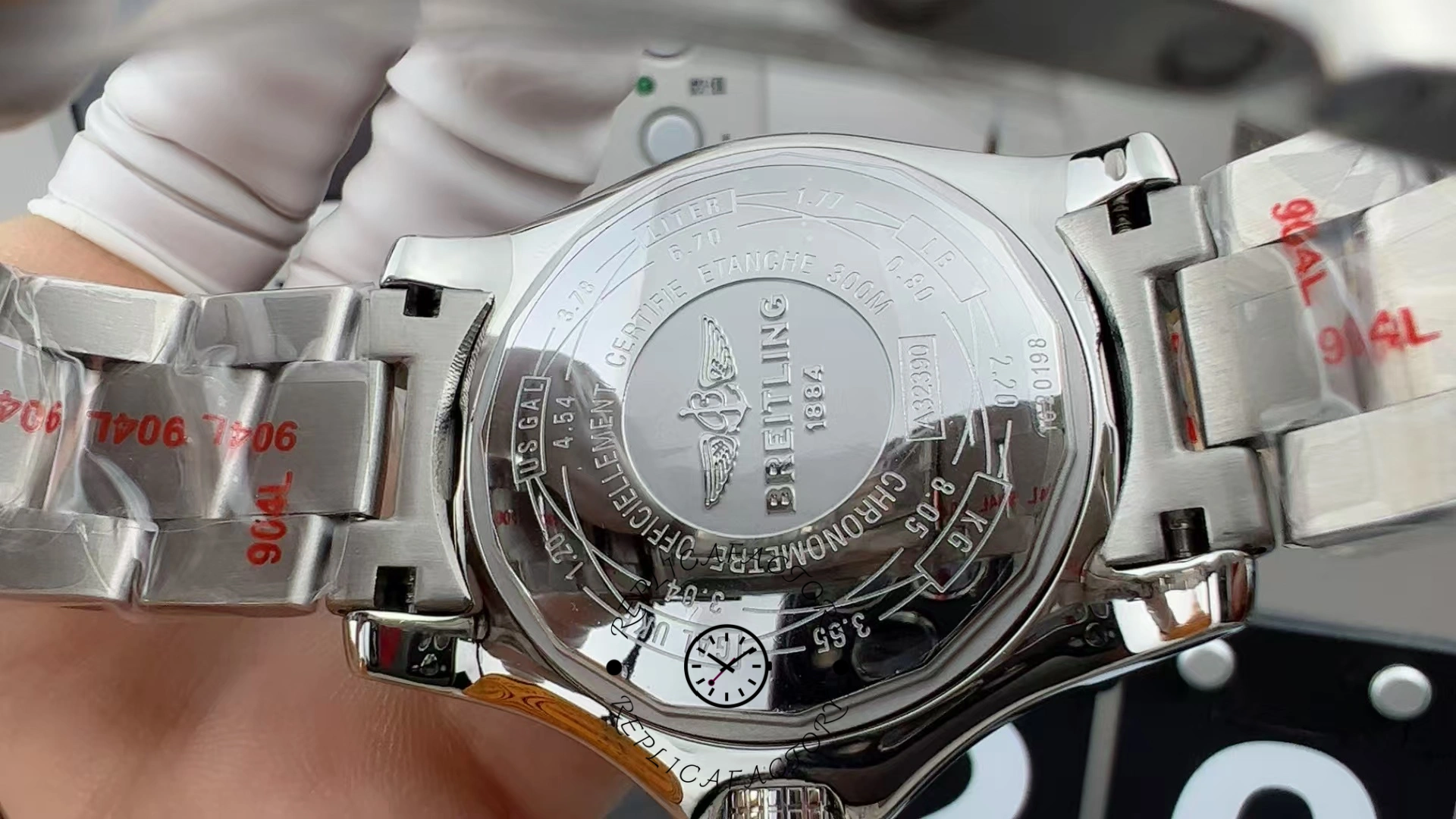 Breitling Avenger II GMT 43mm A32390111B1A1 Replica