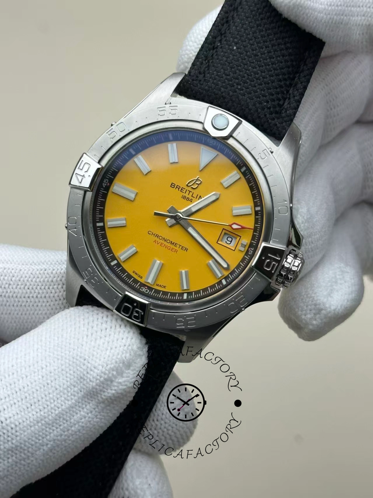 Breitling Avenger Automatic 45mm A17319101I1X1 Replica