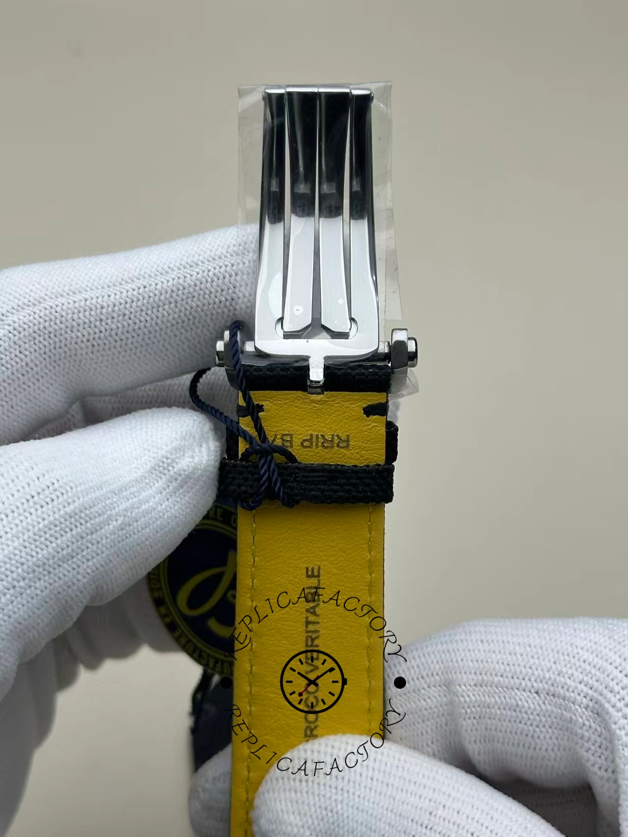 Breitling Avenger Automatic 42mm S17328101B1X1 Replica