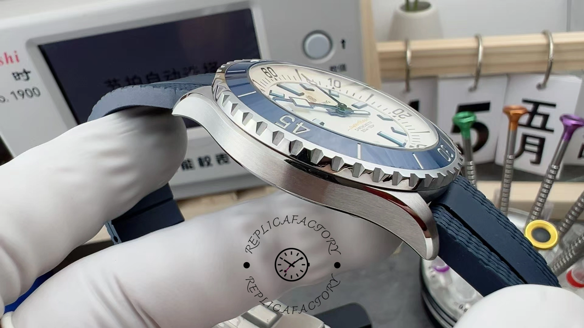 Breitling Superocean Automatic 42mm A17375E71G1S1 Replica