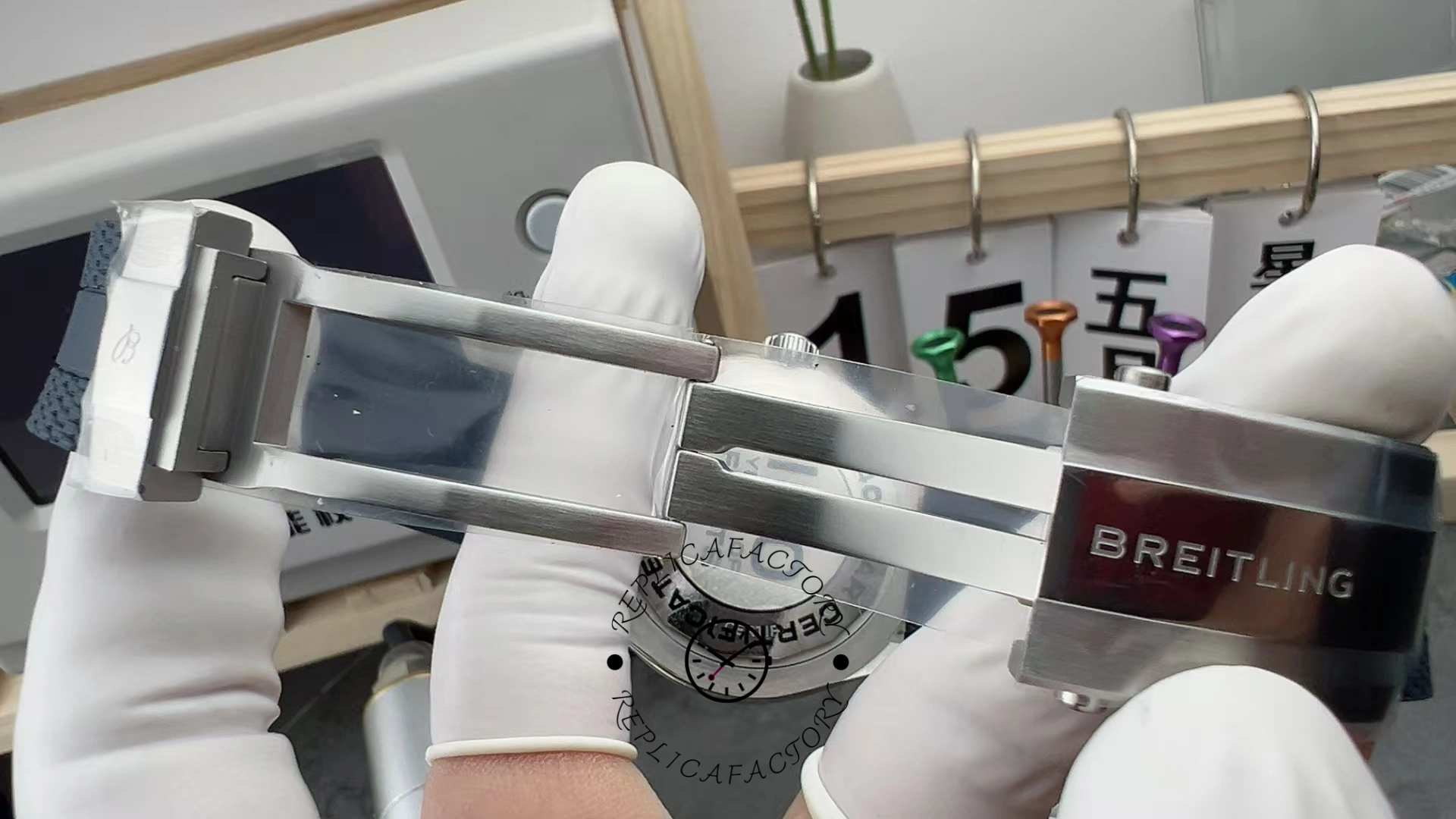 Breitling Superocean Automatic 42mm A17375E71G1S1 Replica