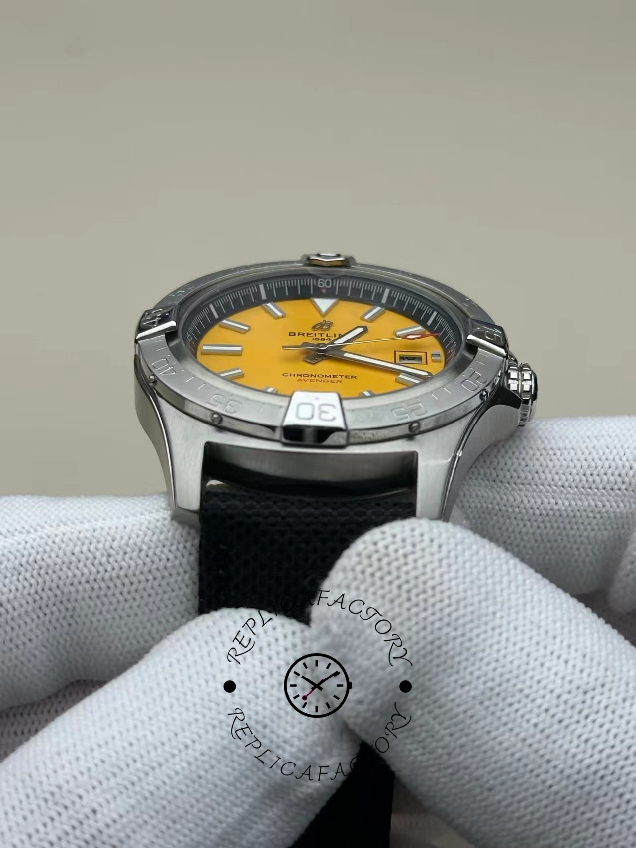 Breitling Avenger Automatic 45mm A17319101I1X1 Replica