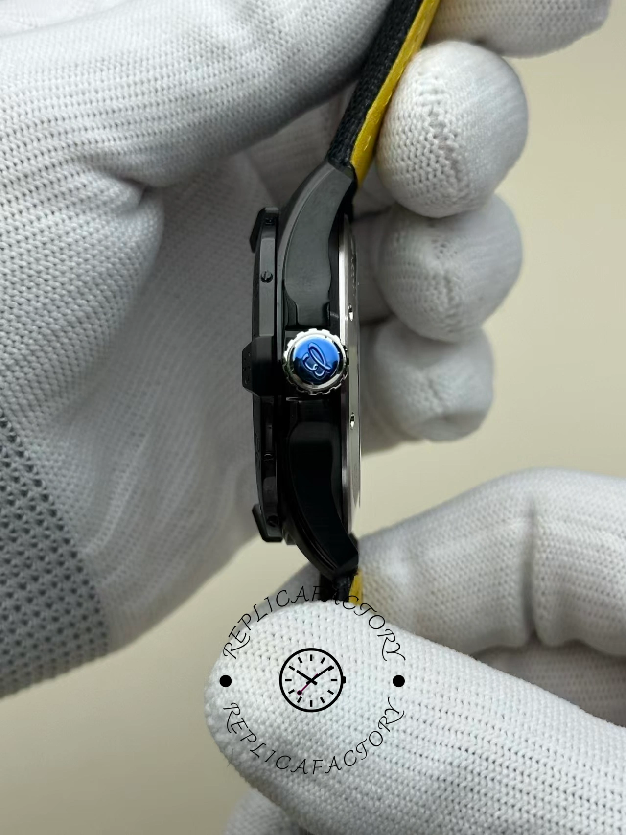 Breitling Avenger Automatic 42mm S17328101B1X1 Replica