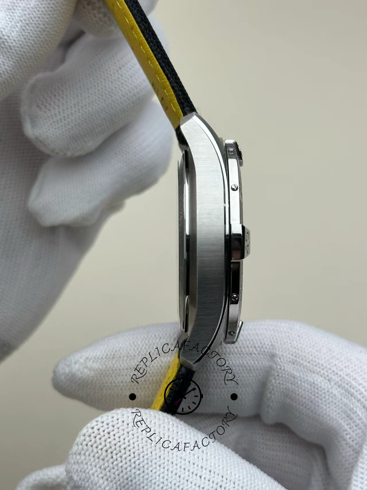 Breitling Avenger Automatic 45mm A17319101I1X1 Replica