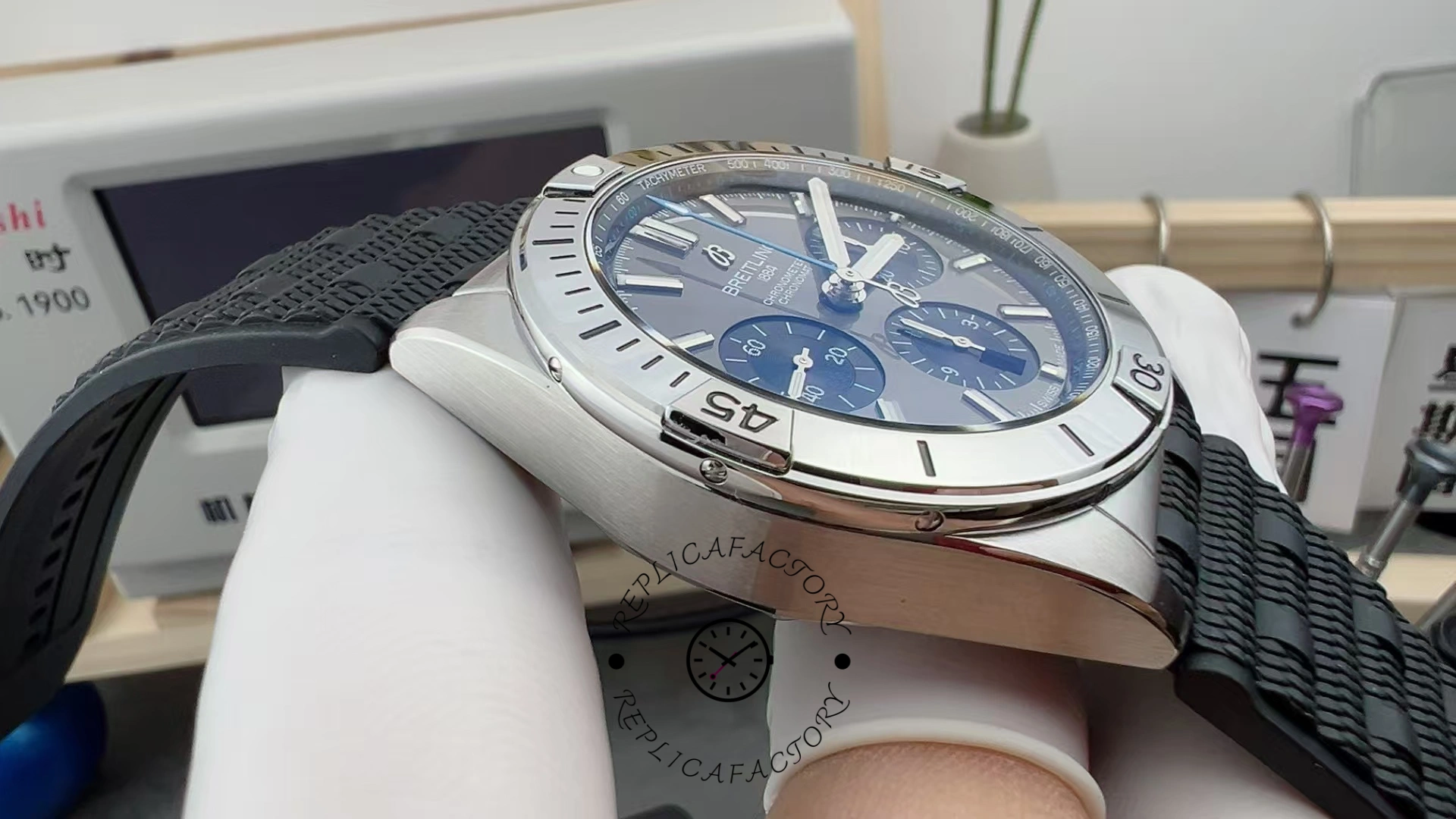 Breitling Chronomat B01 42mm EB0134101M1S1 Replica