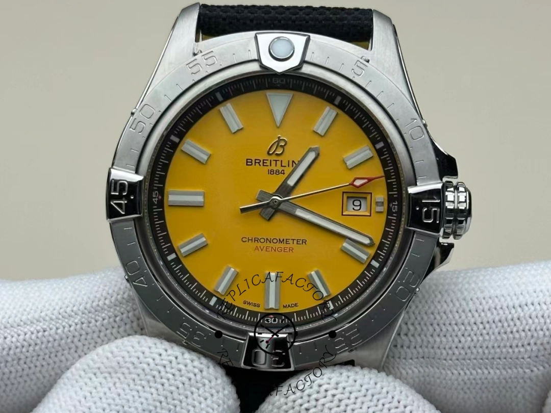 Breitling Avenger Automatic 45mm A17319101I1X1 Replica