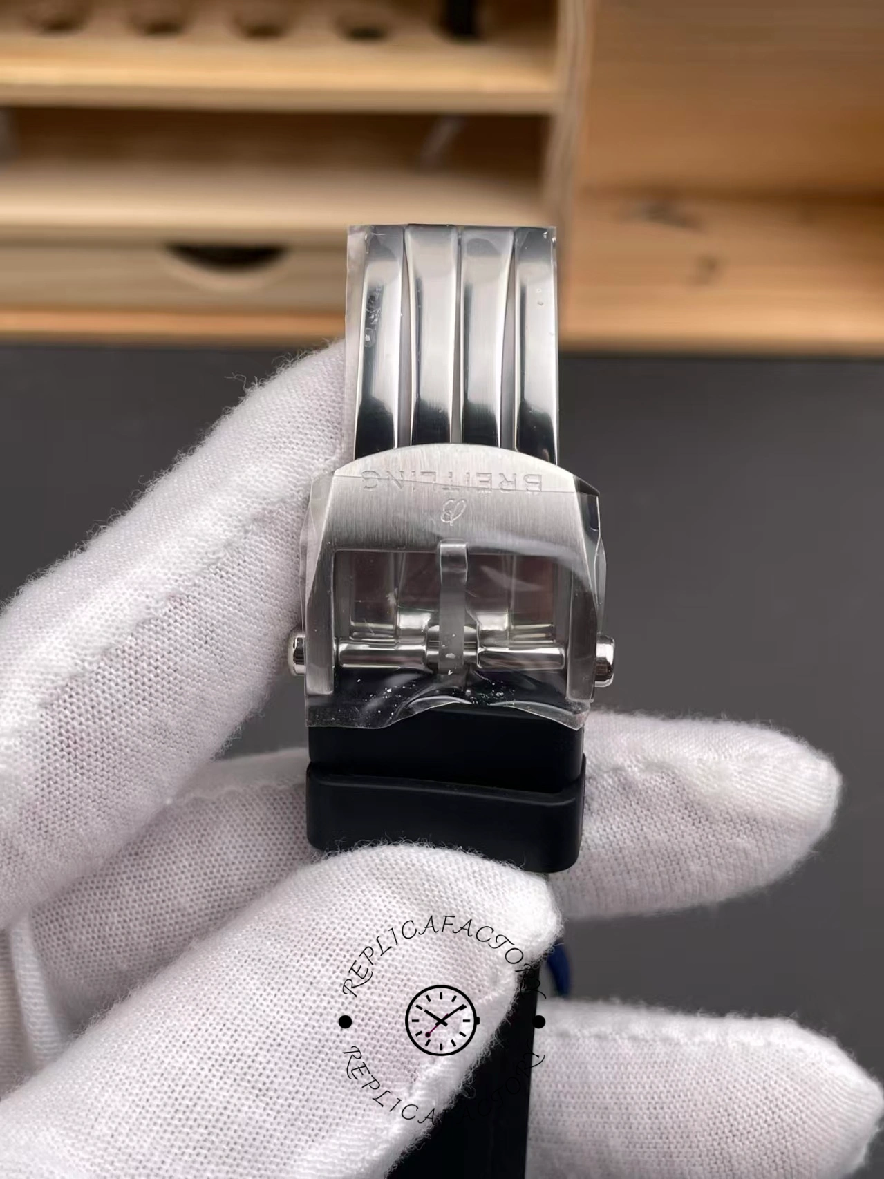 Breitling Chronomat Automatic GMT 40 P32398101C1S1 Replica