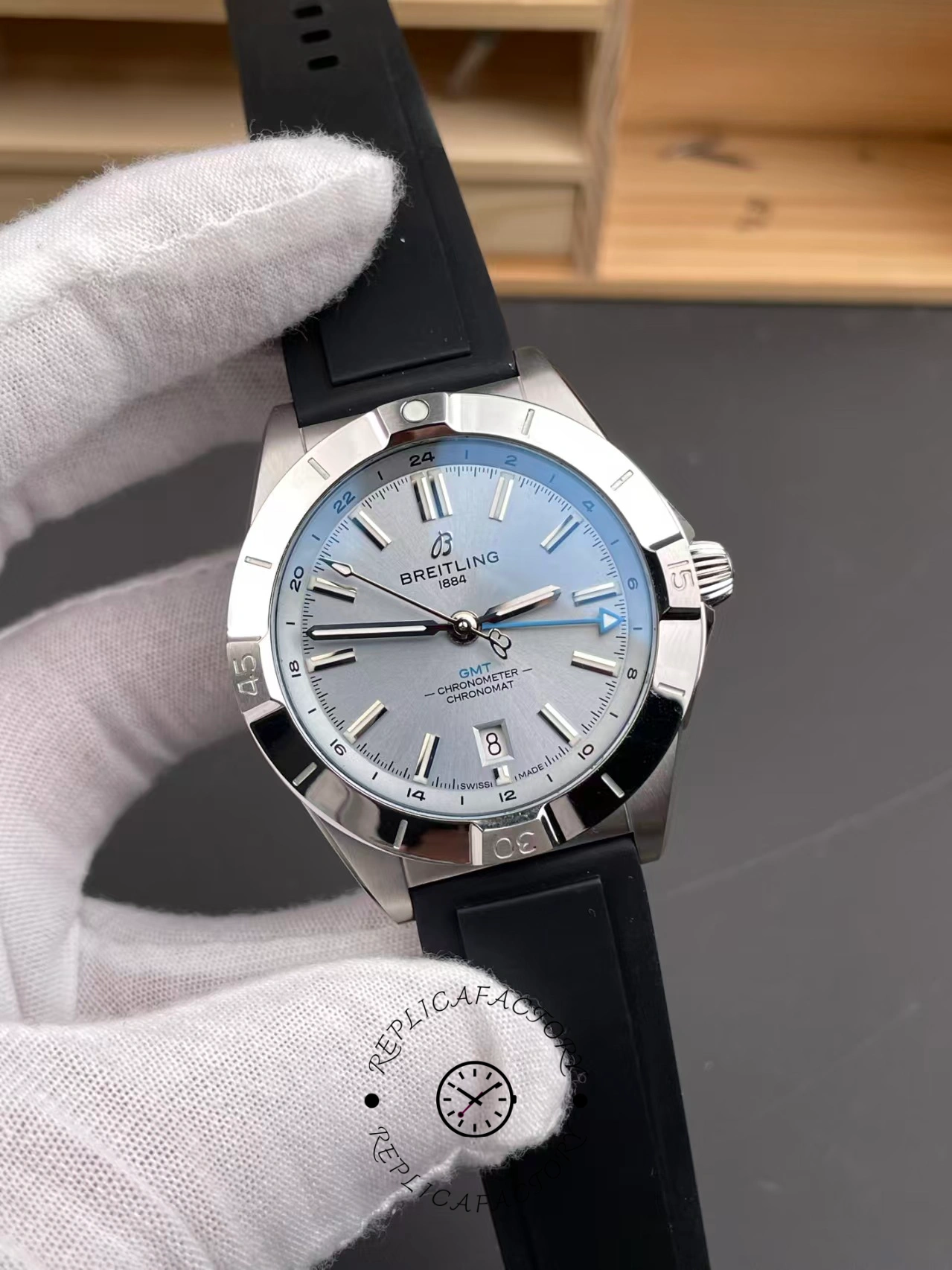 Breitling Chronomat Automatic GMT 40 P32398101C1S1 Replica