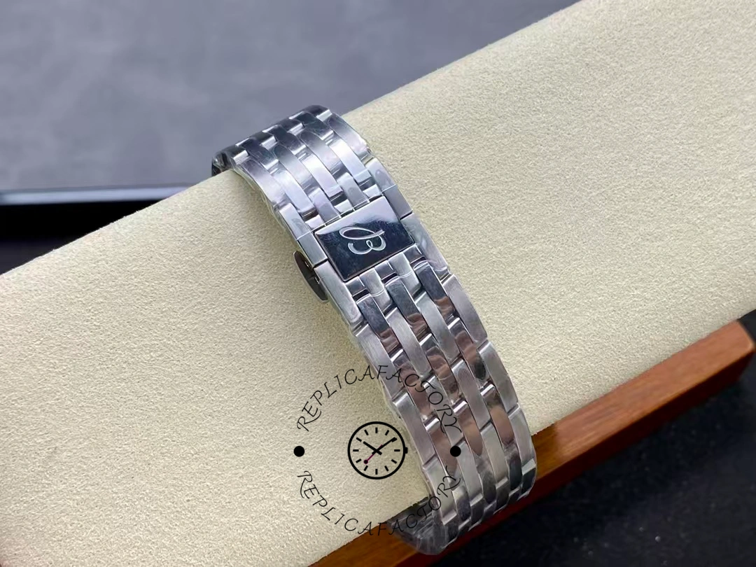 Breitling Navitimer Chronograph AB0138241K1A1 43mm Replica