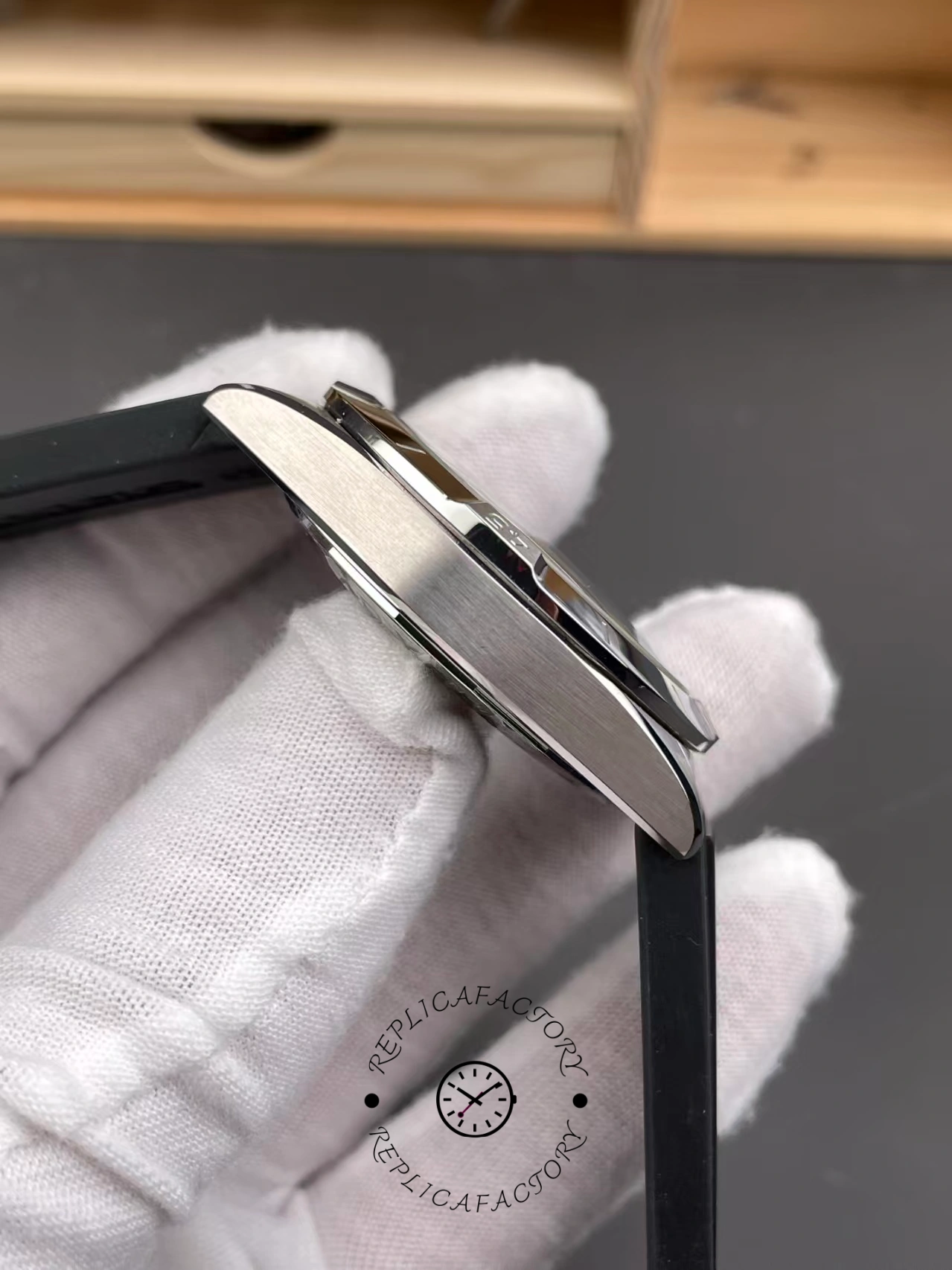 Breitling Chronomat Automatic GMT 40 P32398101C1S1 Replica