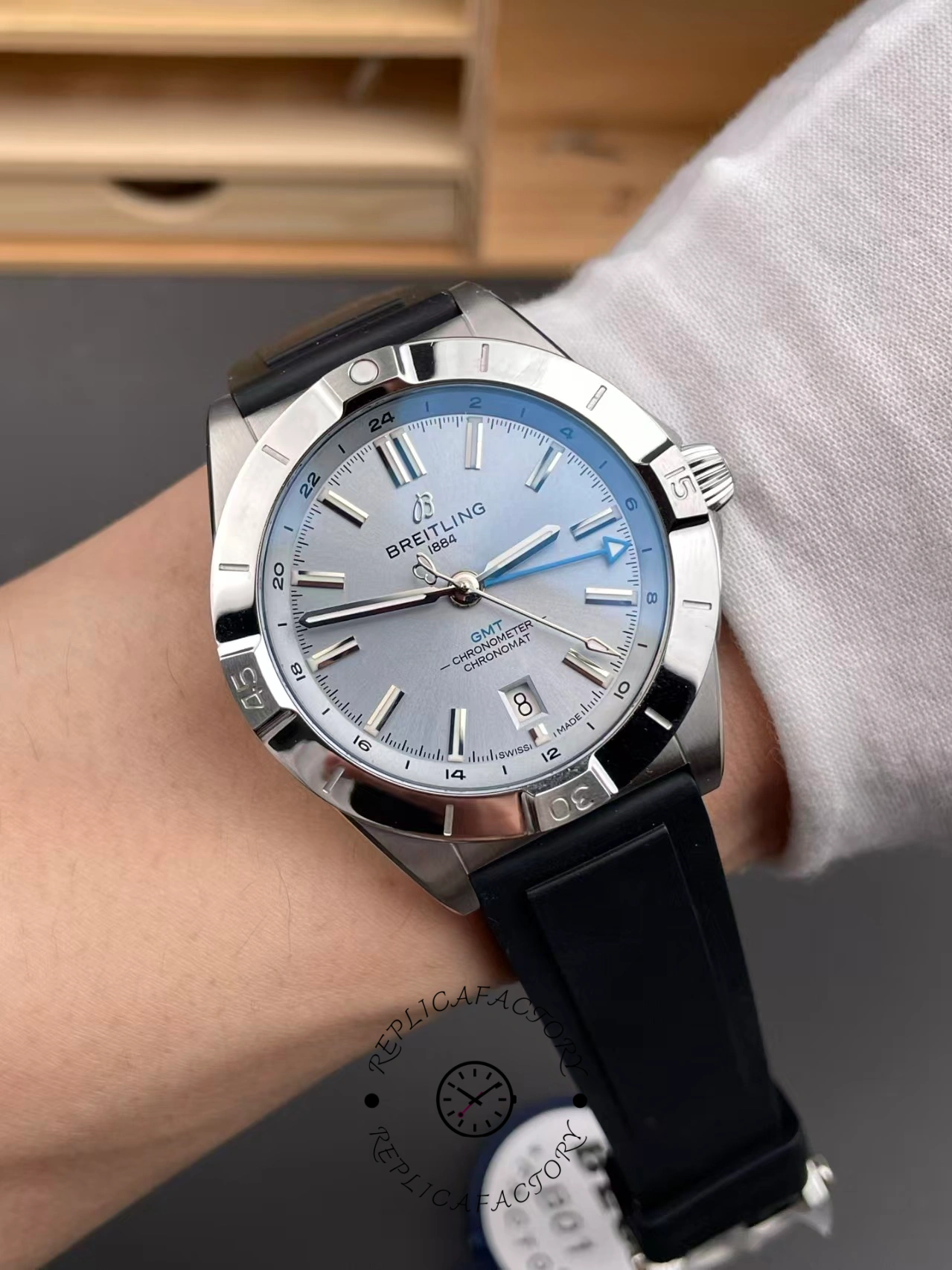 Breitling Chronomat Automatic GMT 40 P32398101C1S1 Replica