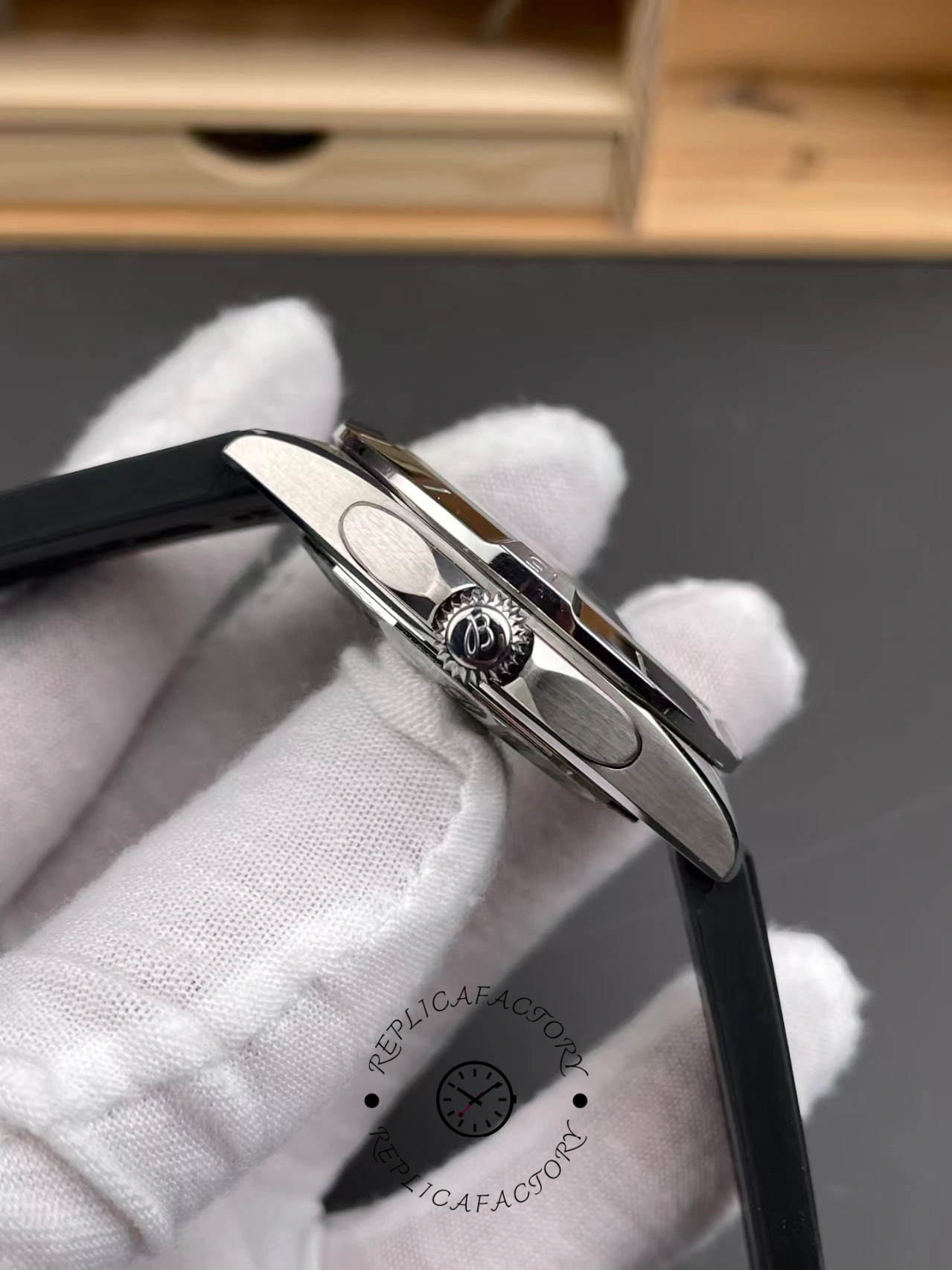 Breitling Chronomat Automatic GMT 40 P32398101C1S1 Replica