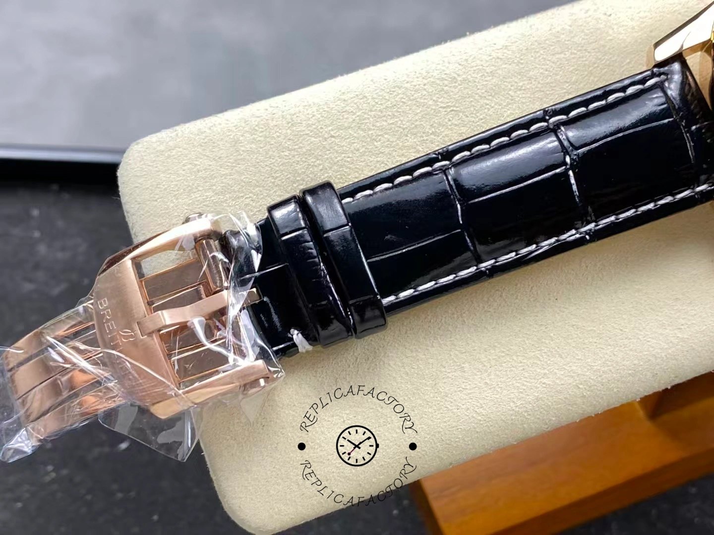 Breitling Navitimer B01 Chronograph RB0137241G1P1 46mm Replica