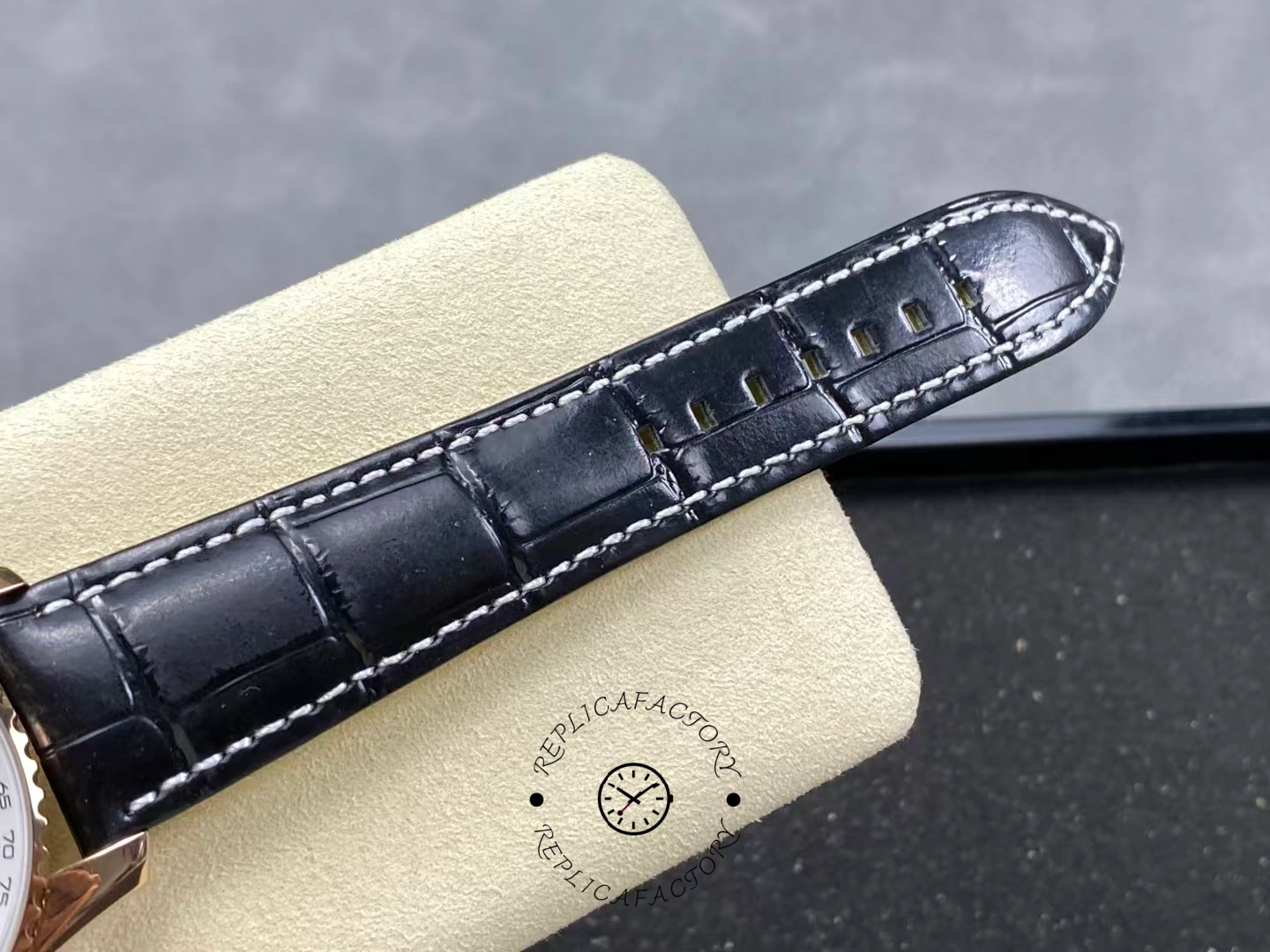 Breitling Navitimer B01 Rose Gold 43MM RB0138211B1P1 Replica