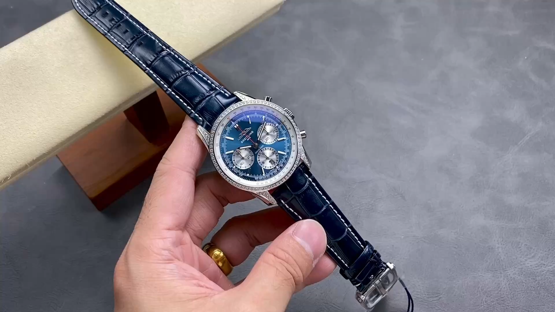 Breitling Navitimer B01 Automatic 41MM AB0139631C1P1 Replica