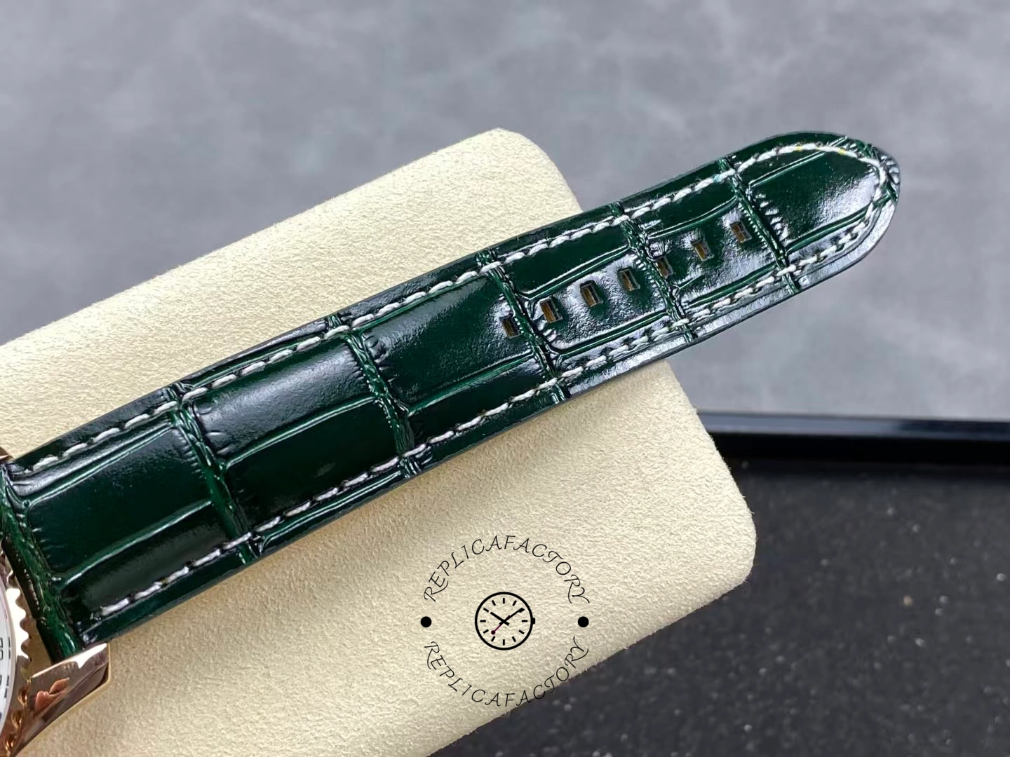 Breitling Navitimer B01 Chronograph RB01384A1L1P1 43 Replica