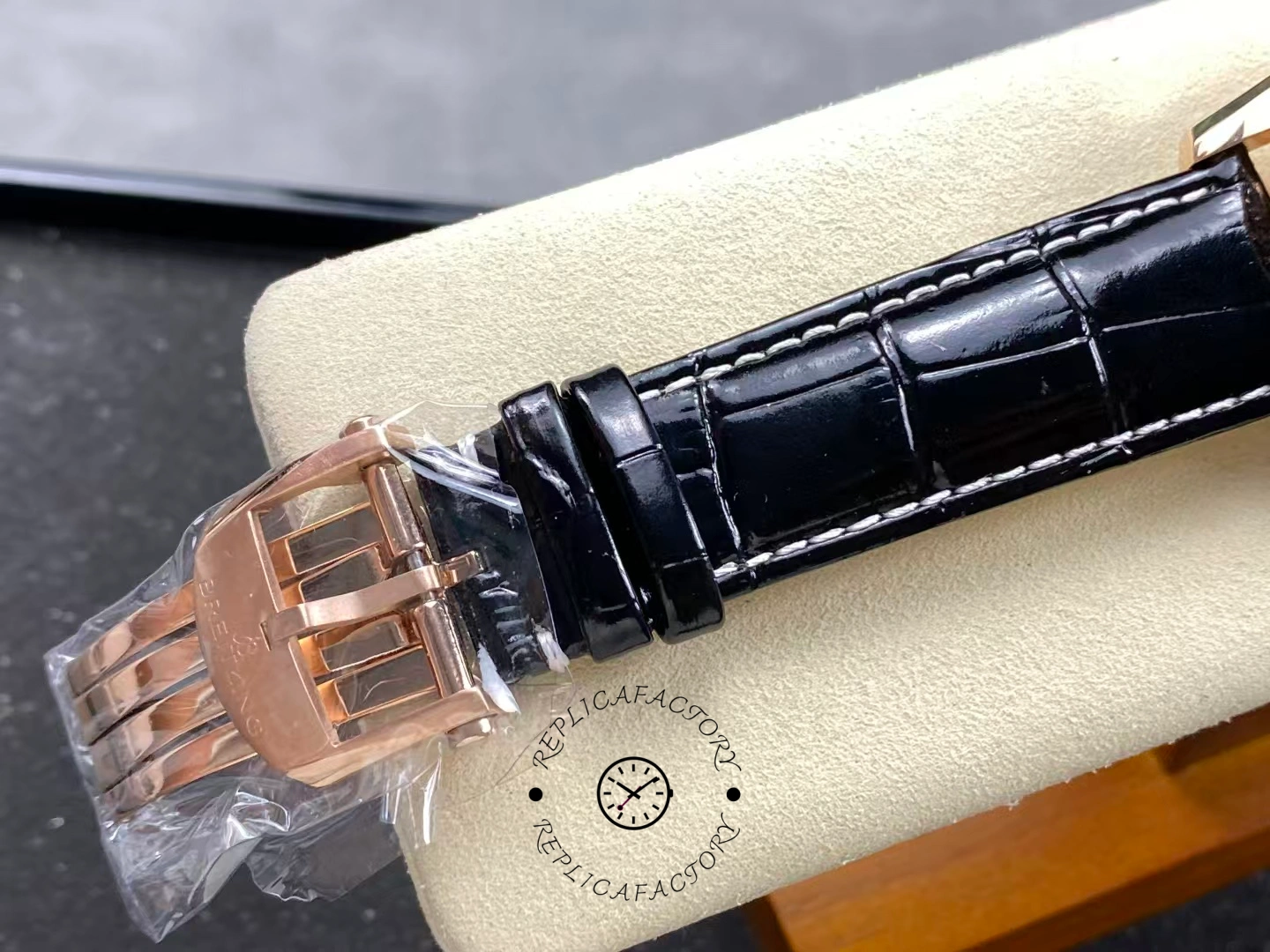 Breitling Navitimer Cosmanaute 41mm Limited Edition RB12302A1L1P1 Replica