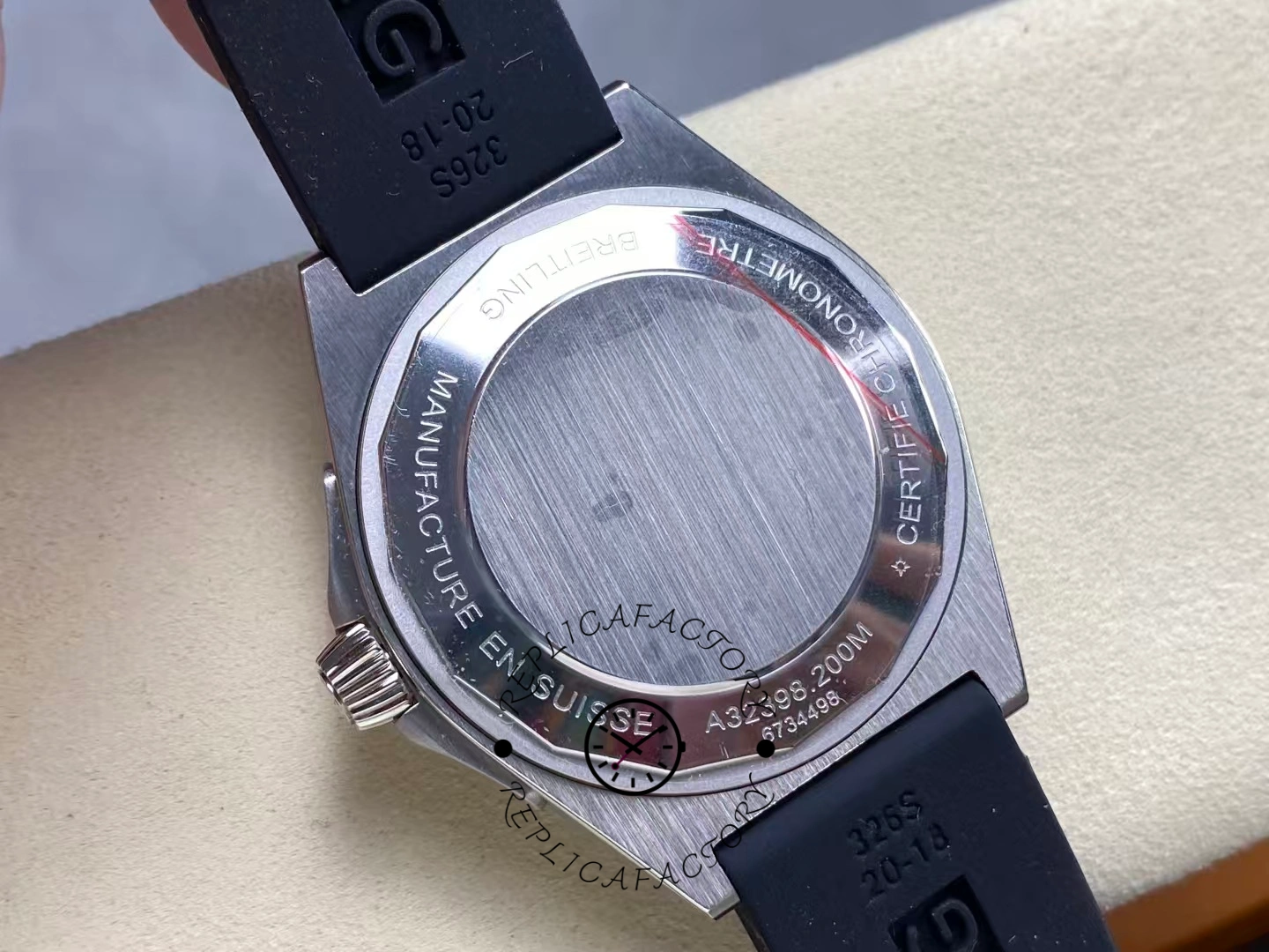 Breitling Chronomat GMT 40 A32398101B1A1 Rubber Strap Replica