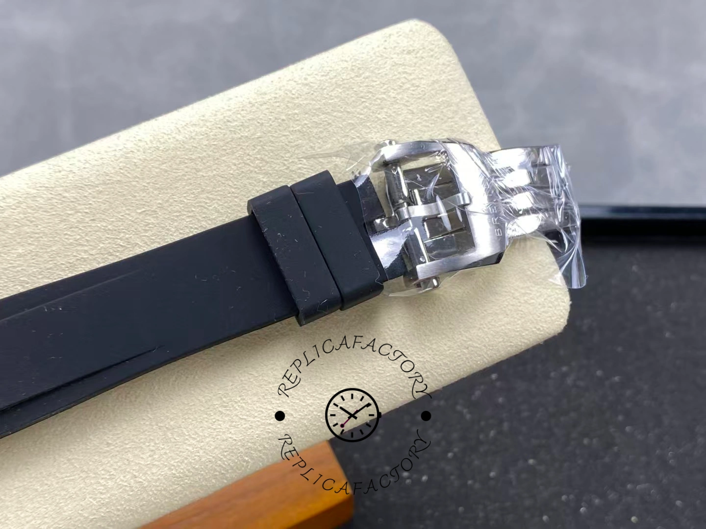 Breitling Chronomat GMT 40 A32398101B1A1 Rubber Strap Replica