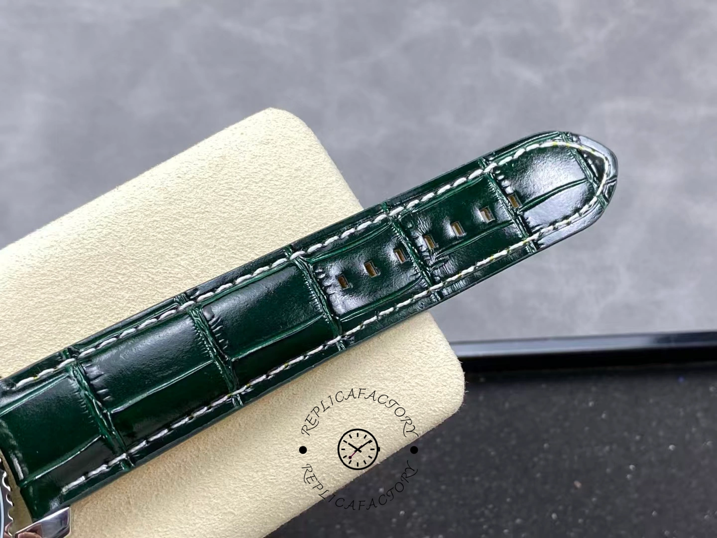 Breitling Navitimer B01 Chronograph AB01382B1L1P1 43mm Green Strap Replica